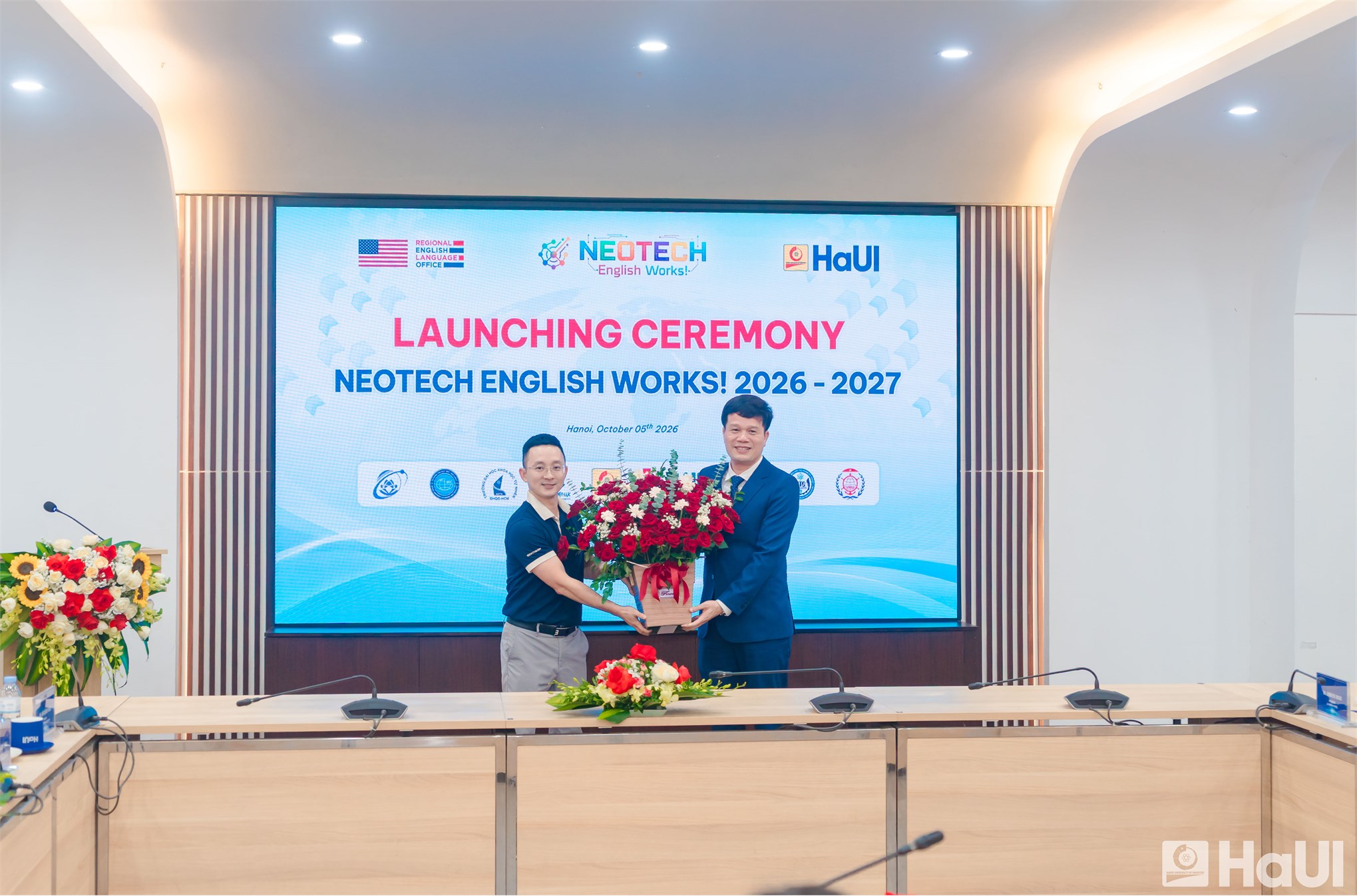 Đại sứ Hoa Kỳ tại Việt Nam Jennifer Wicks dự khai giảng NeoTECH English Works tại Đại học Công nghiệp Hà Nội