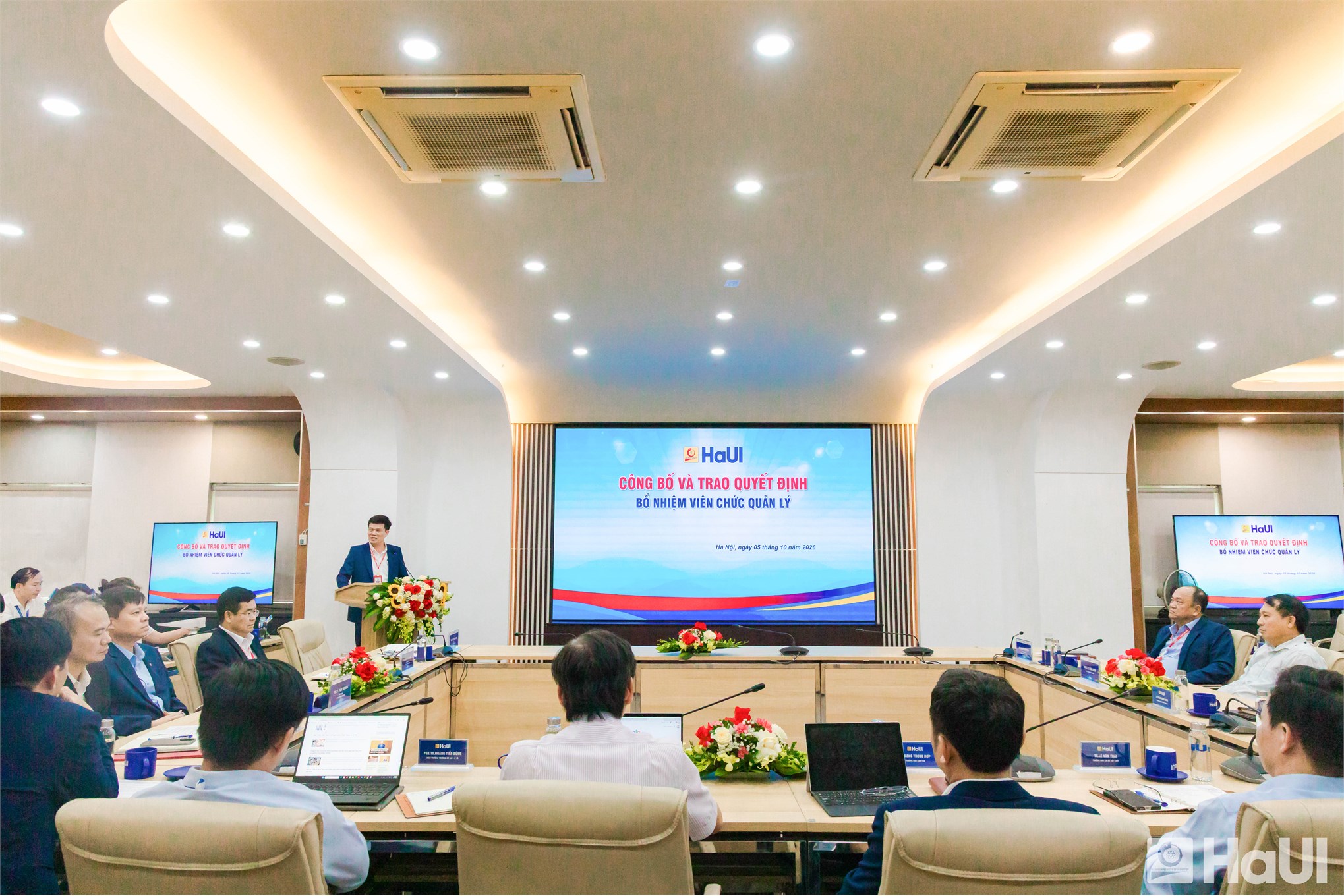 Đại học Công nghiệp Hà Nội điều động, bổ nhiệm 5 viên chức quản lý