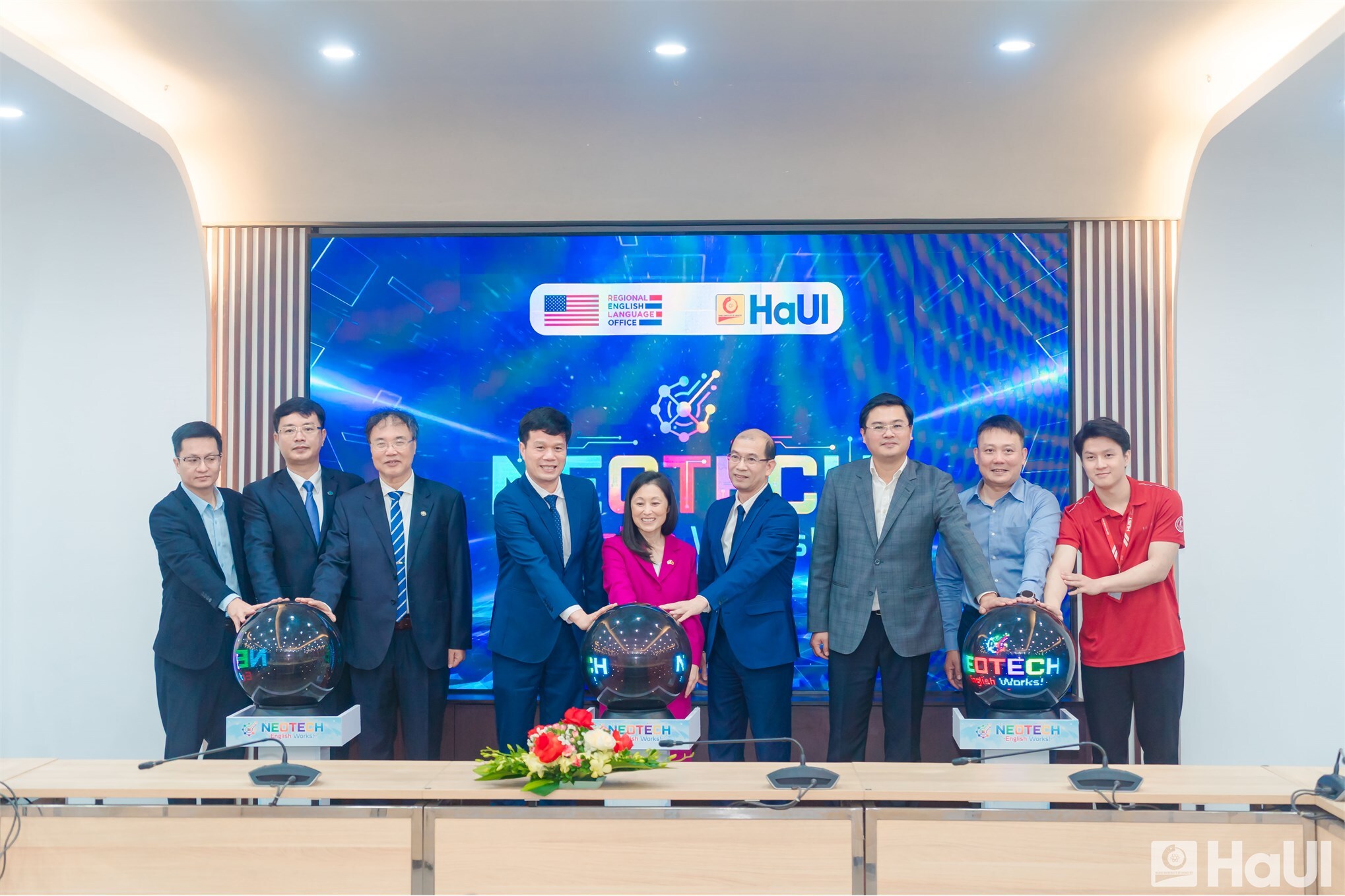 [congthuong] Khai giảng dự án NeoTECH English Works tại Đại học Công nghiệp Hà Nội