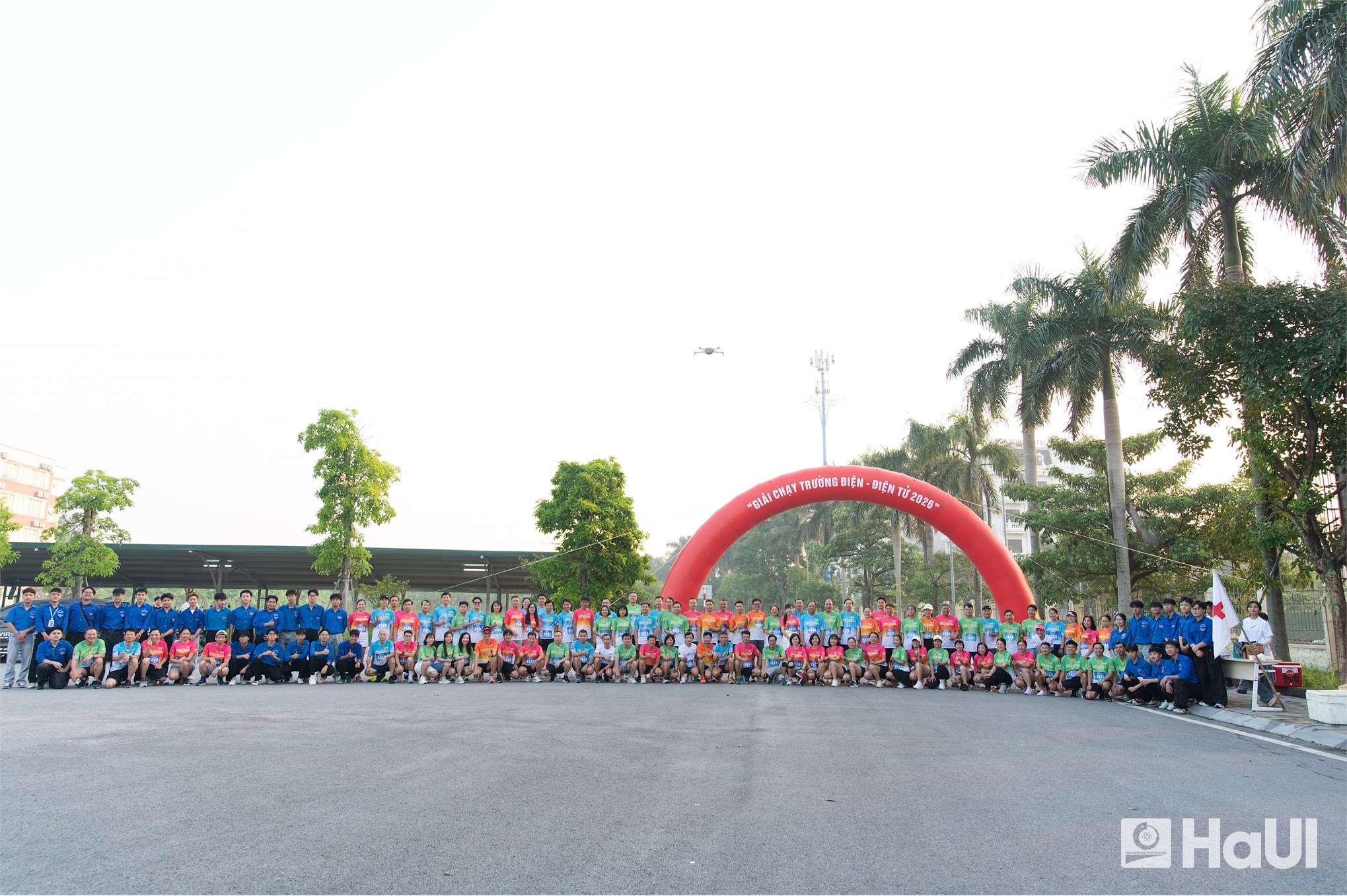 Giải chạy “Run for Student” Trường Điện - Điện tử năm 2026: Dấu ấn thể thao và hành trình lan tỏa yêu thương tại Đại học Công nghiệp Hà Nội