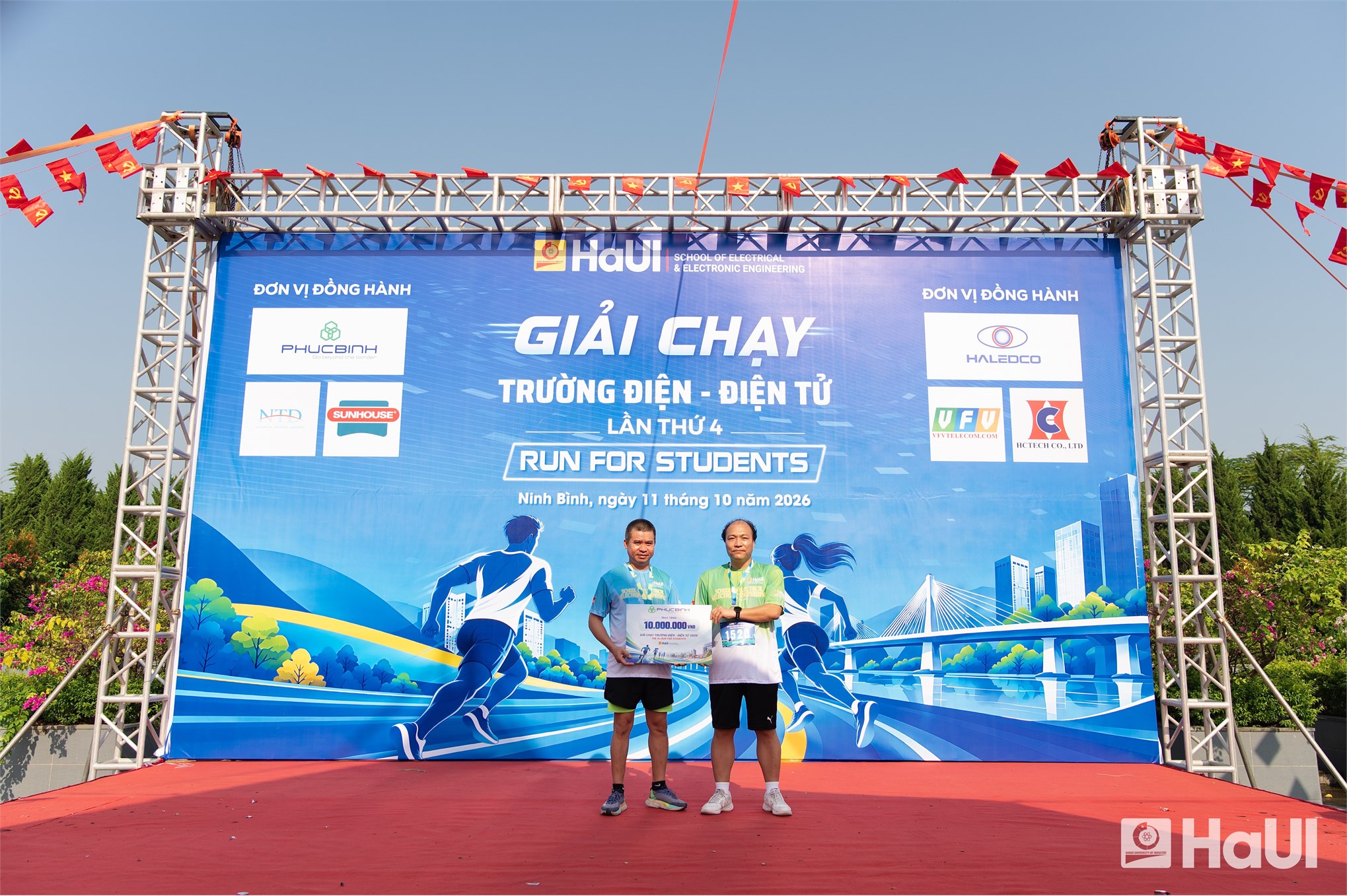 Giải chạy “Run for Student” Trường Điện - Điện tử năm 2026: Dấu ấn thể thao và hành trình lan tỏa yêu thương tại Đại học Công nghiệp Hà Nội
