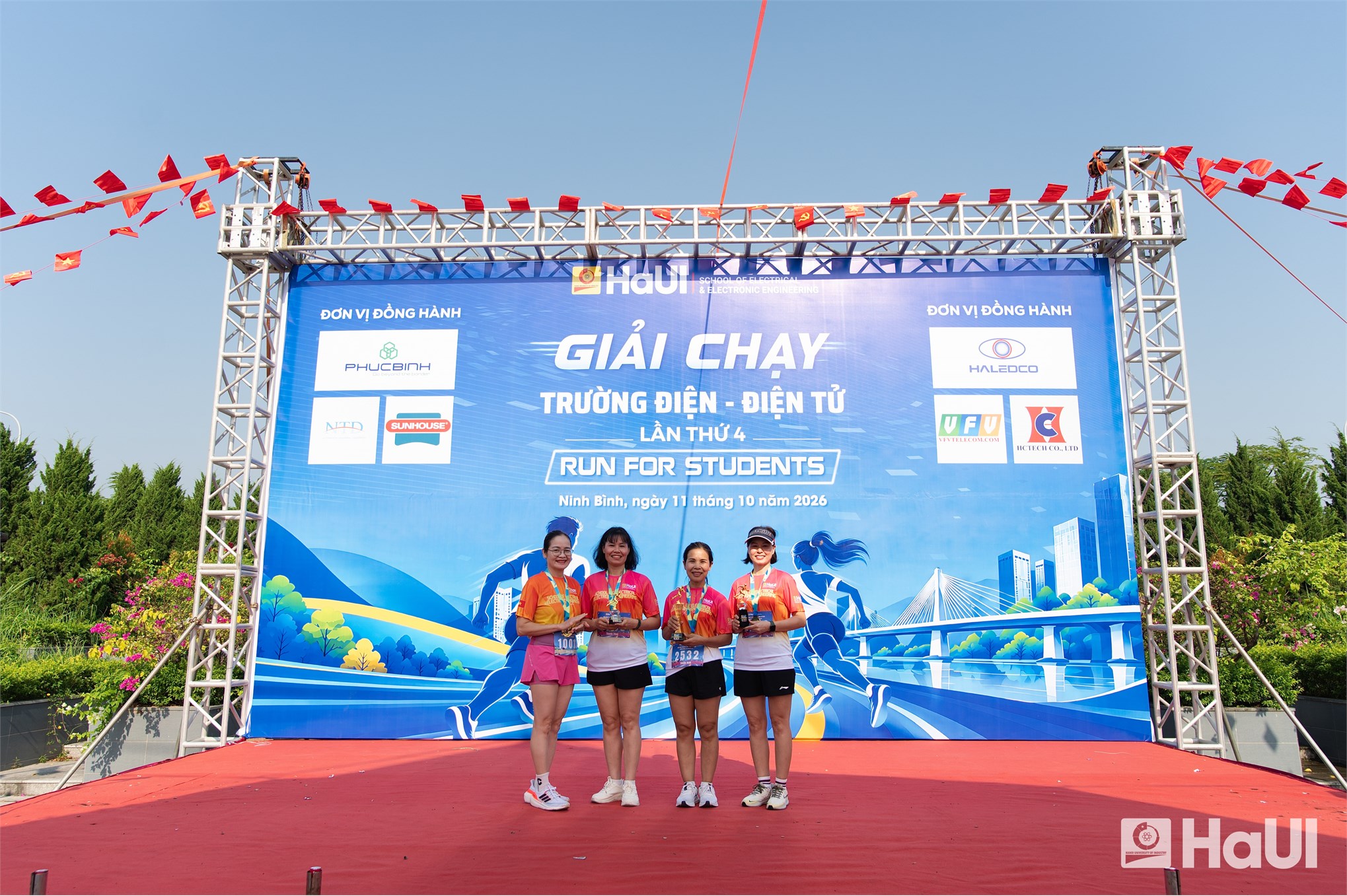 Giải chạy “Run for Student” Trường Điện - Điện tử năm 2026: Dấu ấn thể thao và hành trình lan tỏa yêu thương tại Đại học Công nghiệp Hà Nội