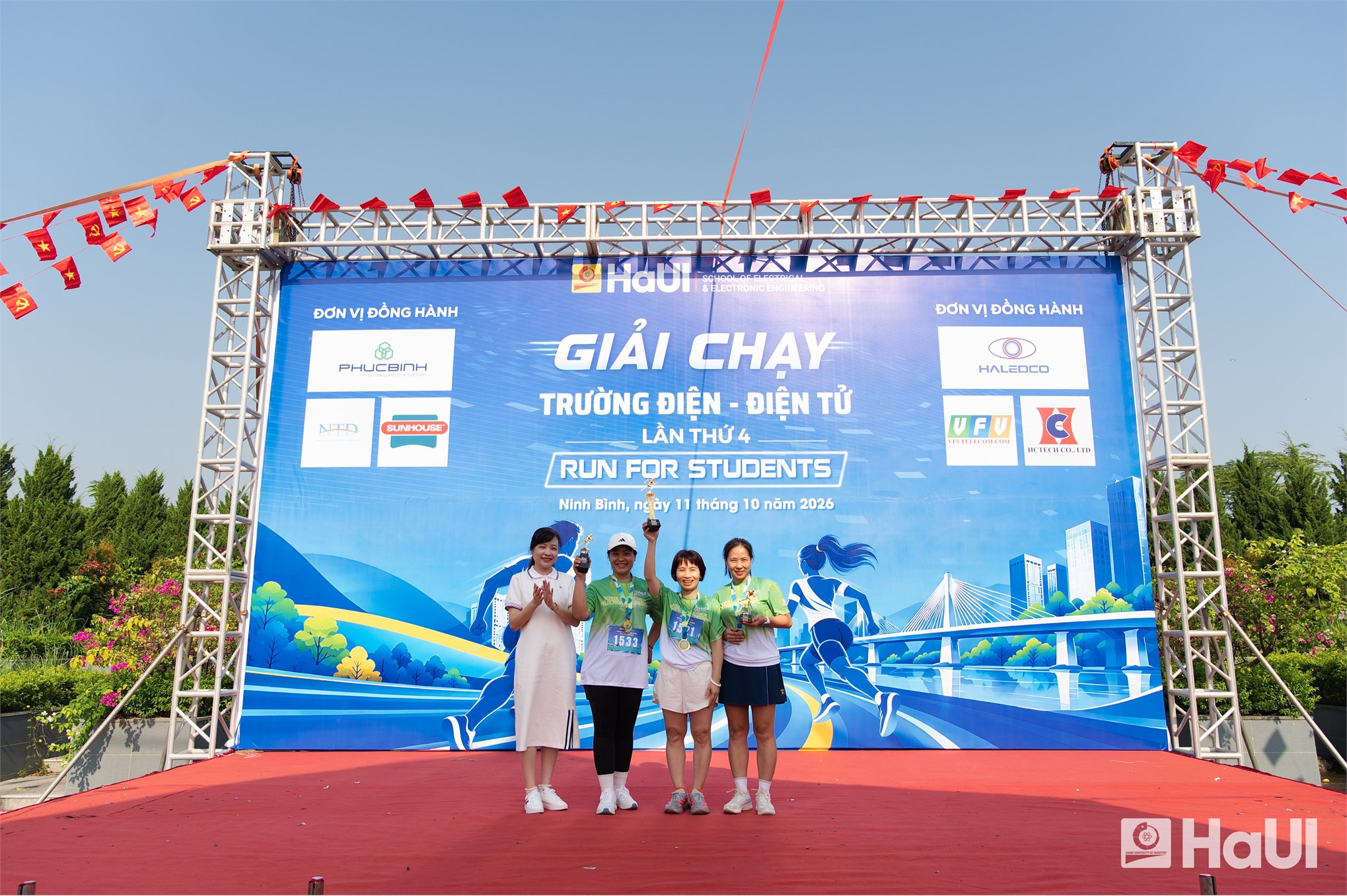 Giải chạy “Run for Student” Trường Điện - Điện tử năm 2026: Dấu ấn thể thao và hành trình lan tỏa yêu thương tại Đại học Công nghiệp Hà Nội