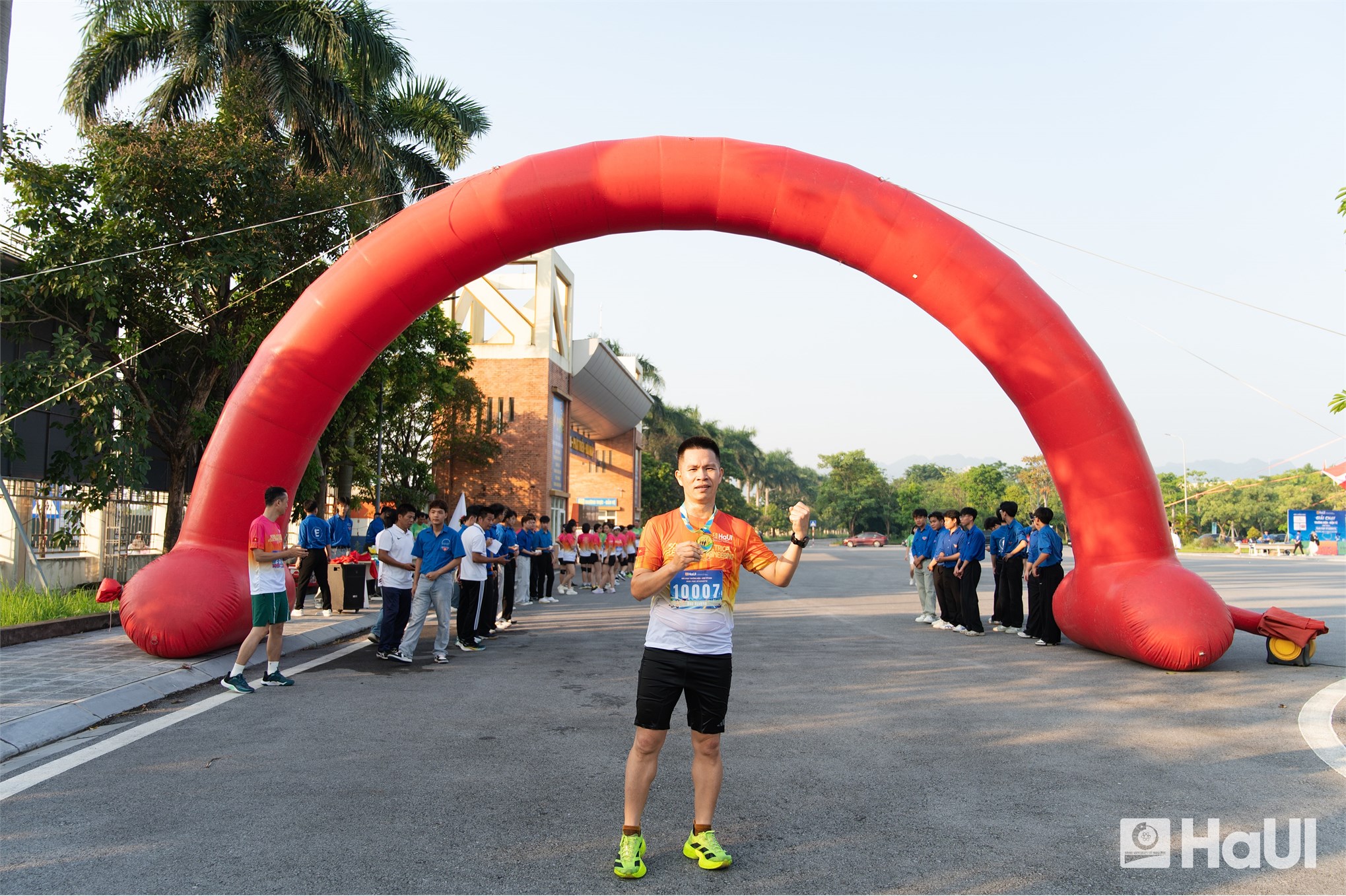 Giải chạy “Run for Student” Trường Điện - Điện tử năm 2026: Dấu ấn thể thao và hành trình lan tỏa yêu thương tại Đại học Công nghiệp Hà Nội