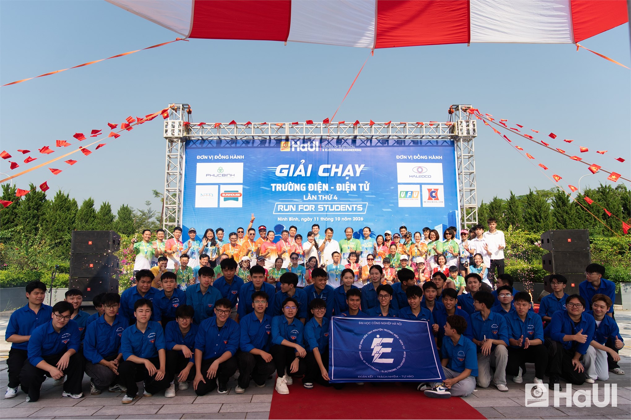 Giải chạy “Run for Student” Trường Điện - Điện tử năm 2026: Dấu ấn thể thao và hành trình lan tỏa yêu thương tại Đại học Công nghiệp Hà Nội