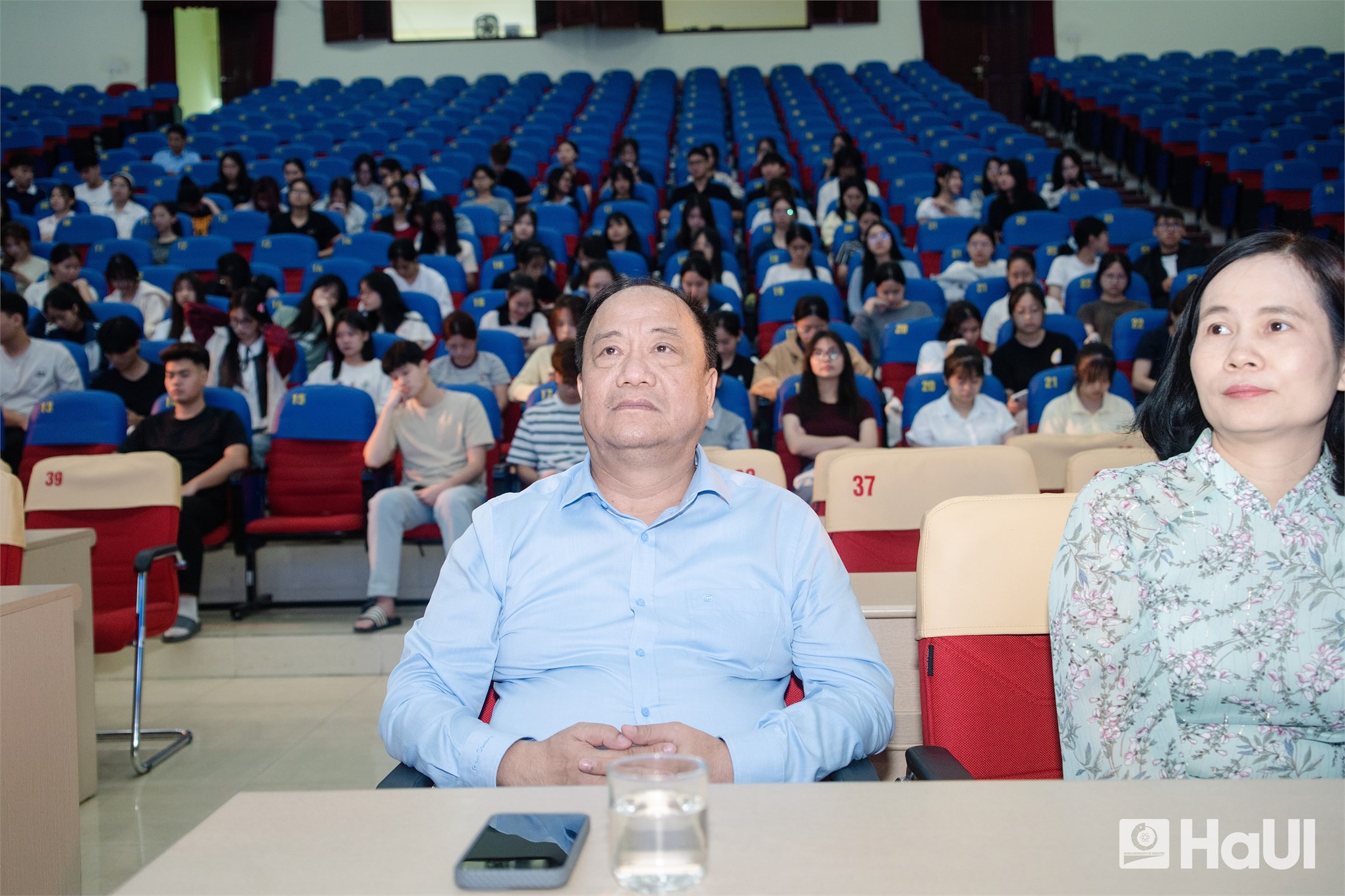 Tọa đàm “Vững bước tương lai”: Định hướng nghề nghiệp cho sinh viên K21 Khoa May và Thiết kế thời trang