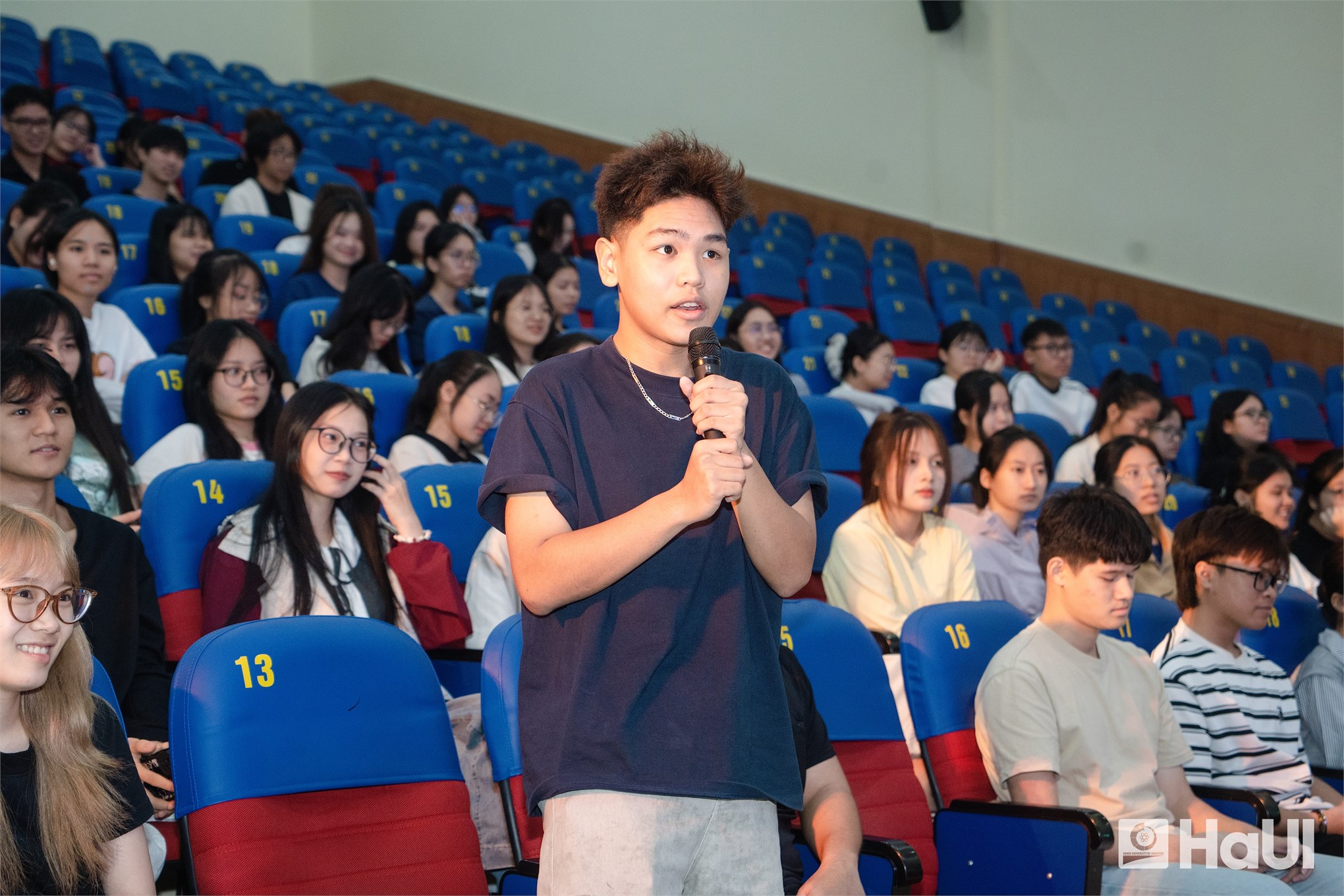 Tọa đàm “Vững bước tương lai”: Định hướng nghề nghiệp cho sinh viên K21 Khoa May và Thiết kế thời trang