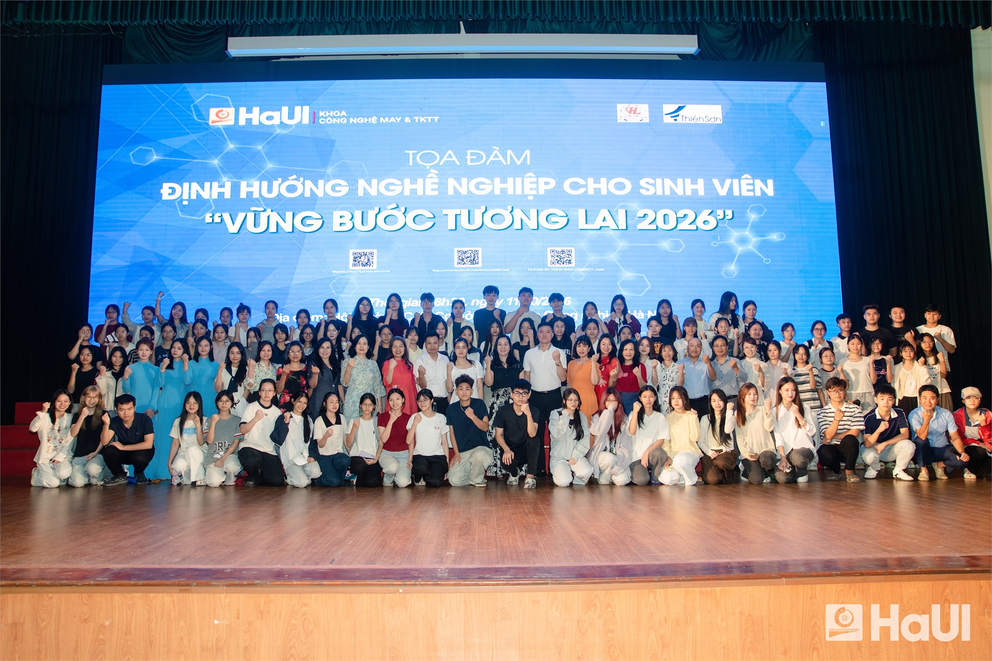 Tọa đàm “Vững bước tương lai”: Định hướng nghề nghiệp cho sinh viên K21 Khoa May và Thiết kế thời trang
