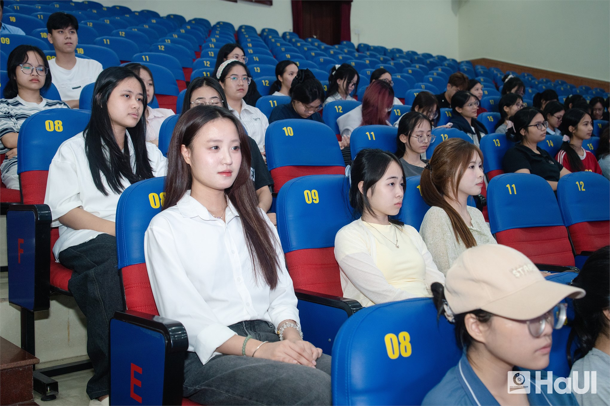 Tọa đàm “Vững bước tương lai”: Định hướng nghề nghiệp cho sinh viên K21 Khoa May và Thiết kế thời trang