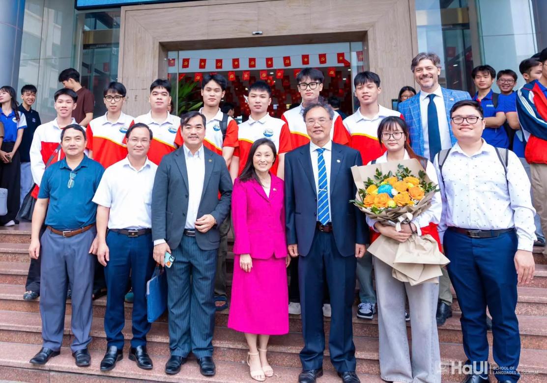 [tlu] Trường Đại học Thủy lợi tham dự lễ khởi động dự án NeoTECH English Works 2026-2027 tại Đại học Công nghiệp Hà Nội
