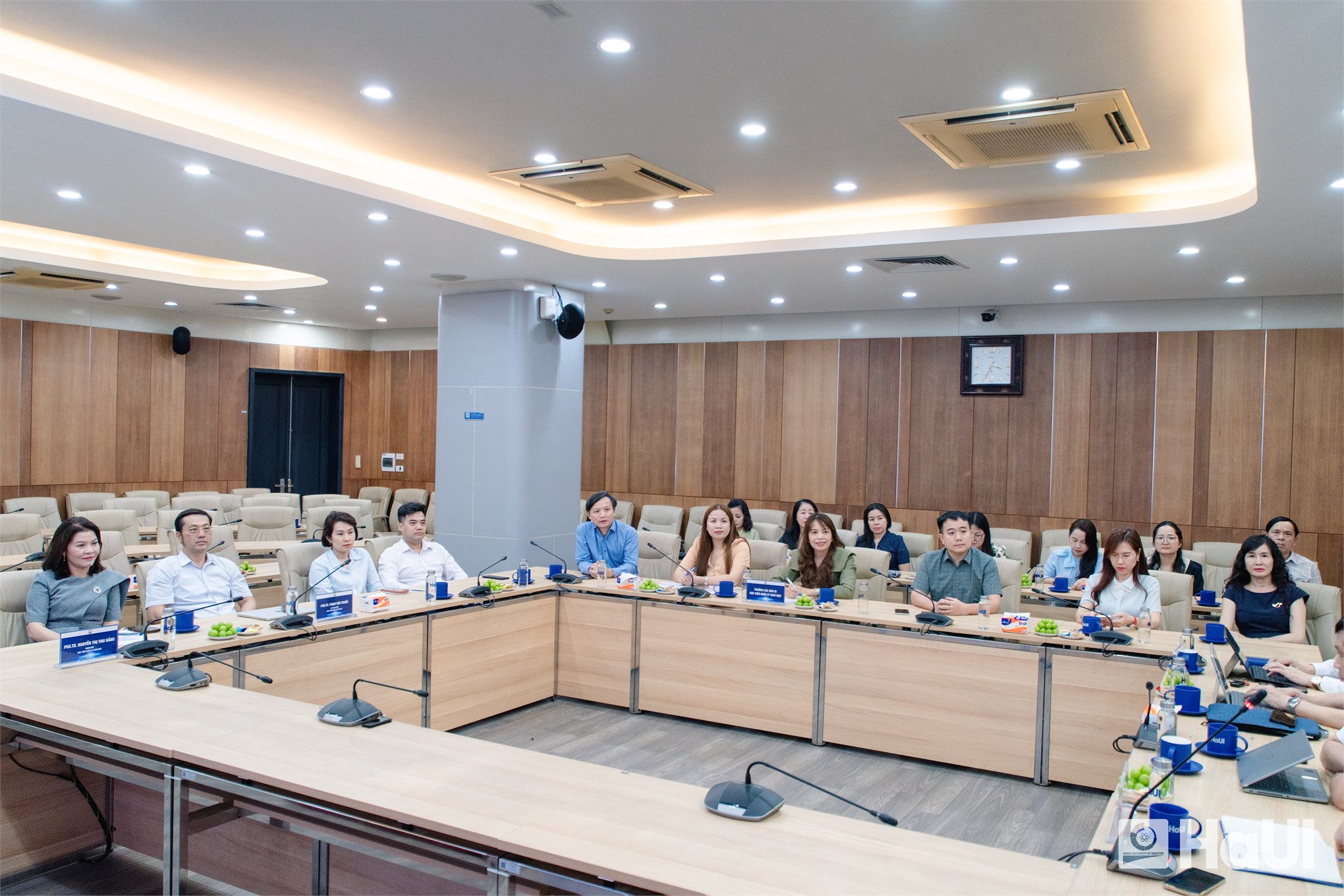 Đại học Công nghiệp Hà Nội chia sẻ mô hình đại học thông minh và kinh nghiệm chuyển đổi số với Học viện Quản lý Giáo dục