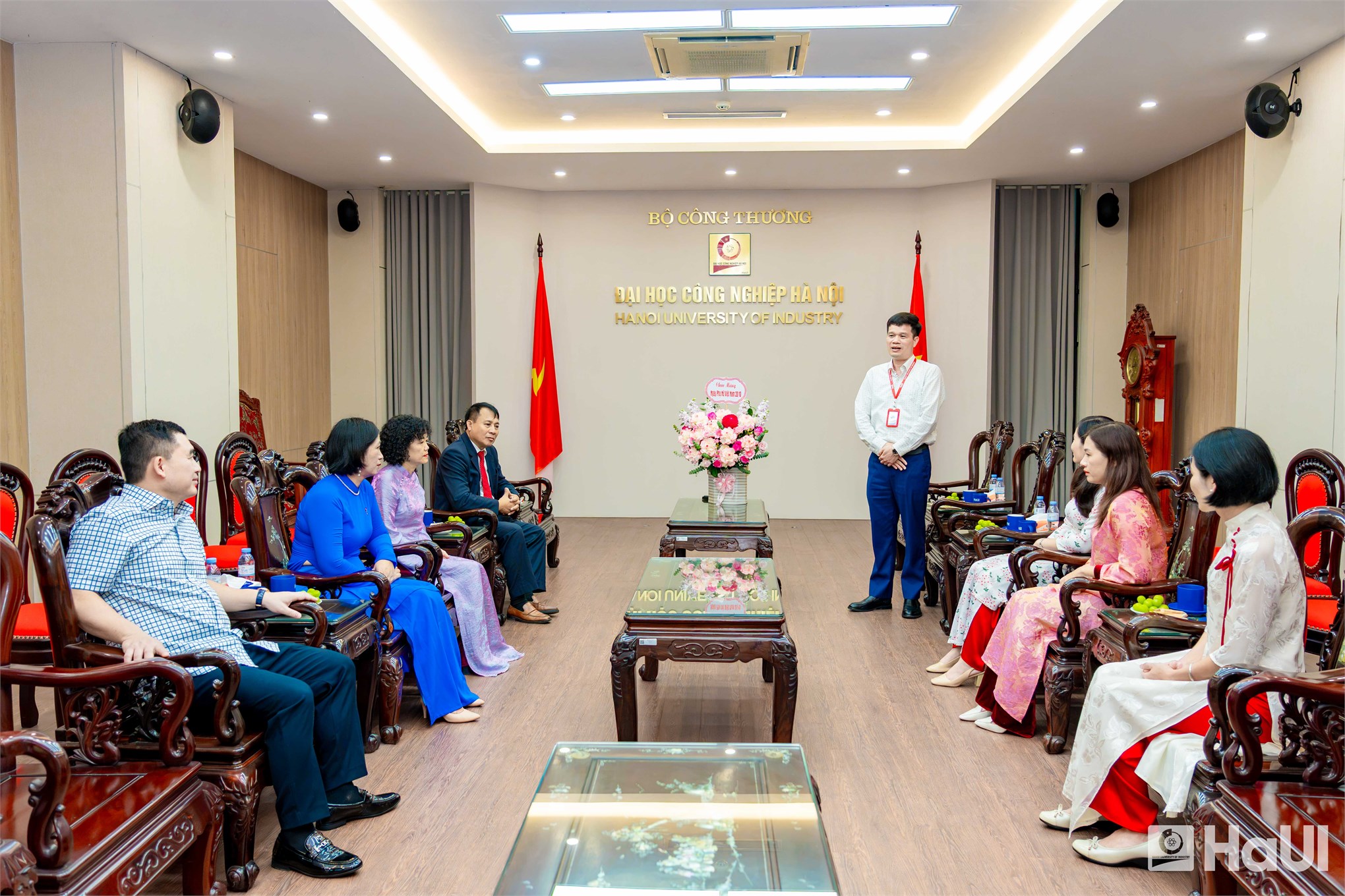 Chúc mừng nữ viên chức, người lao động, nữ sinh Đại học Công nghiệp Hà Nội nhân ngày 20/10