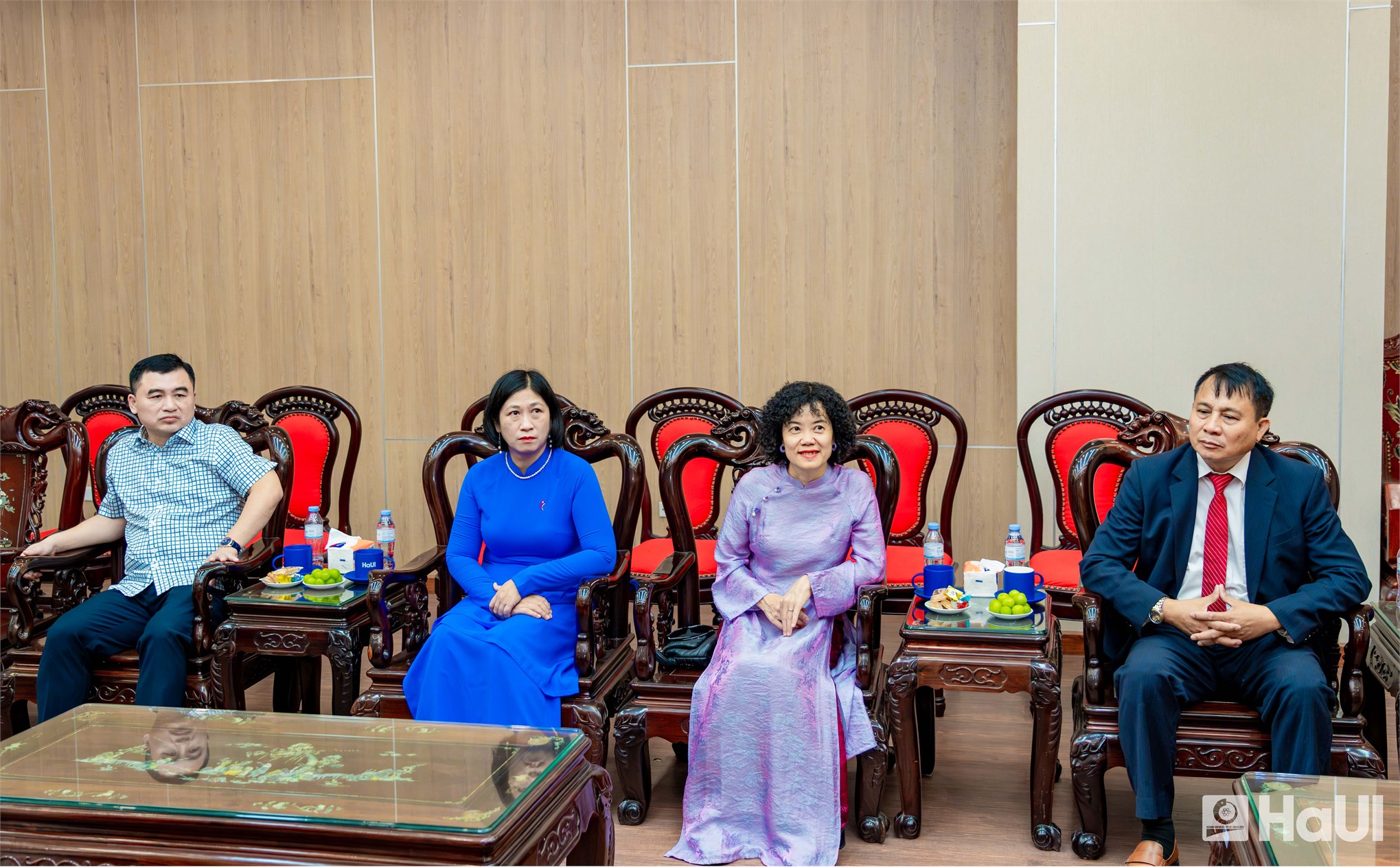 Chúc mừng nữ viên chức, người lao động, nữ sinh Đại học Công nghiệp Hà Nội nhân ngày 20/10