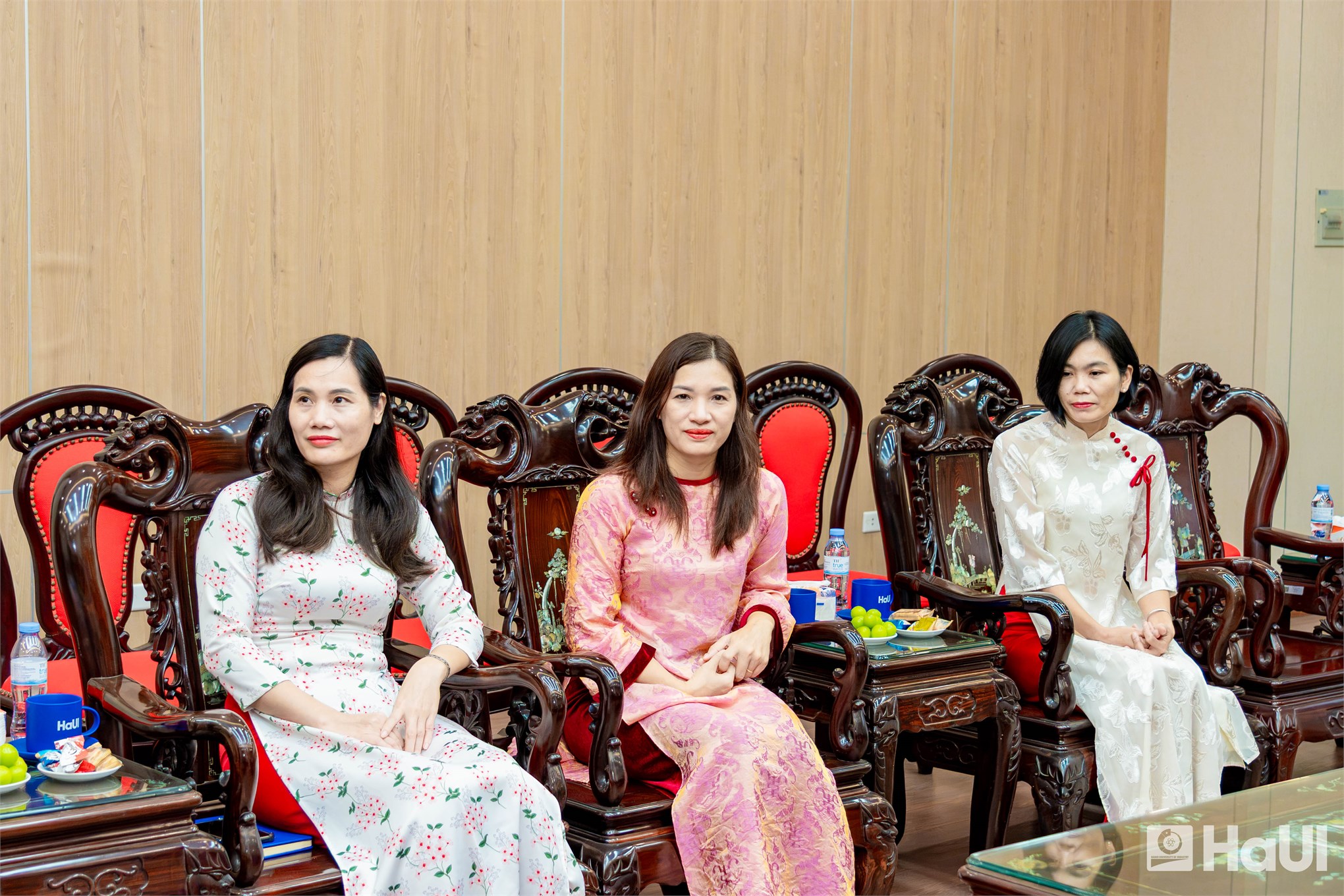 Chúc mừng nữ viên chức, người lao động, nữ sinh Đại học Công nghiệp Hà Nội nhân ngày 20/10
