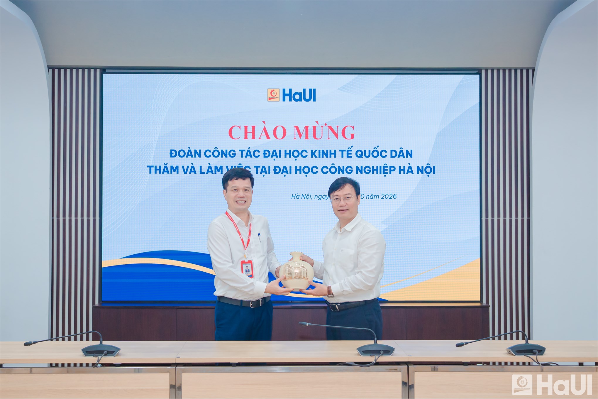 Đại học Công nghiệp Hà Nội và Đại học Kinh tế Quốc dân trao đổi kinh nghiệm quản trị đại học và chuyển đổi số