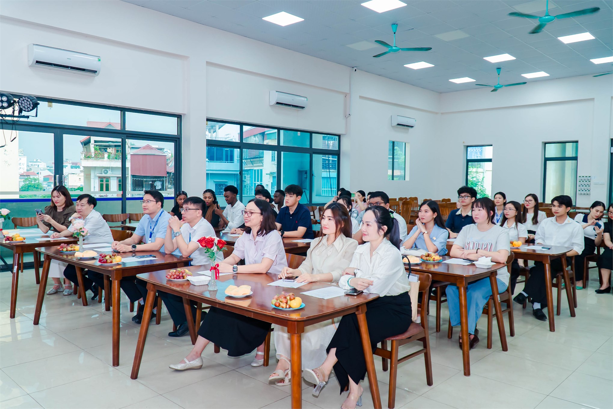 Sắc màu văn hóa hội tụ tại HaUI: Ra mắt Đại sứ sinh viên quốc tế năm học 2026 - 2027