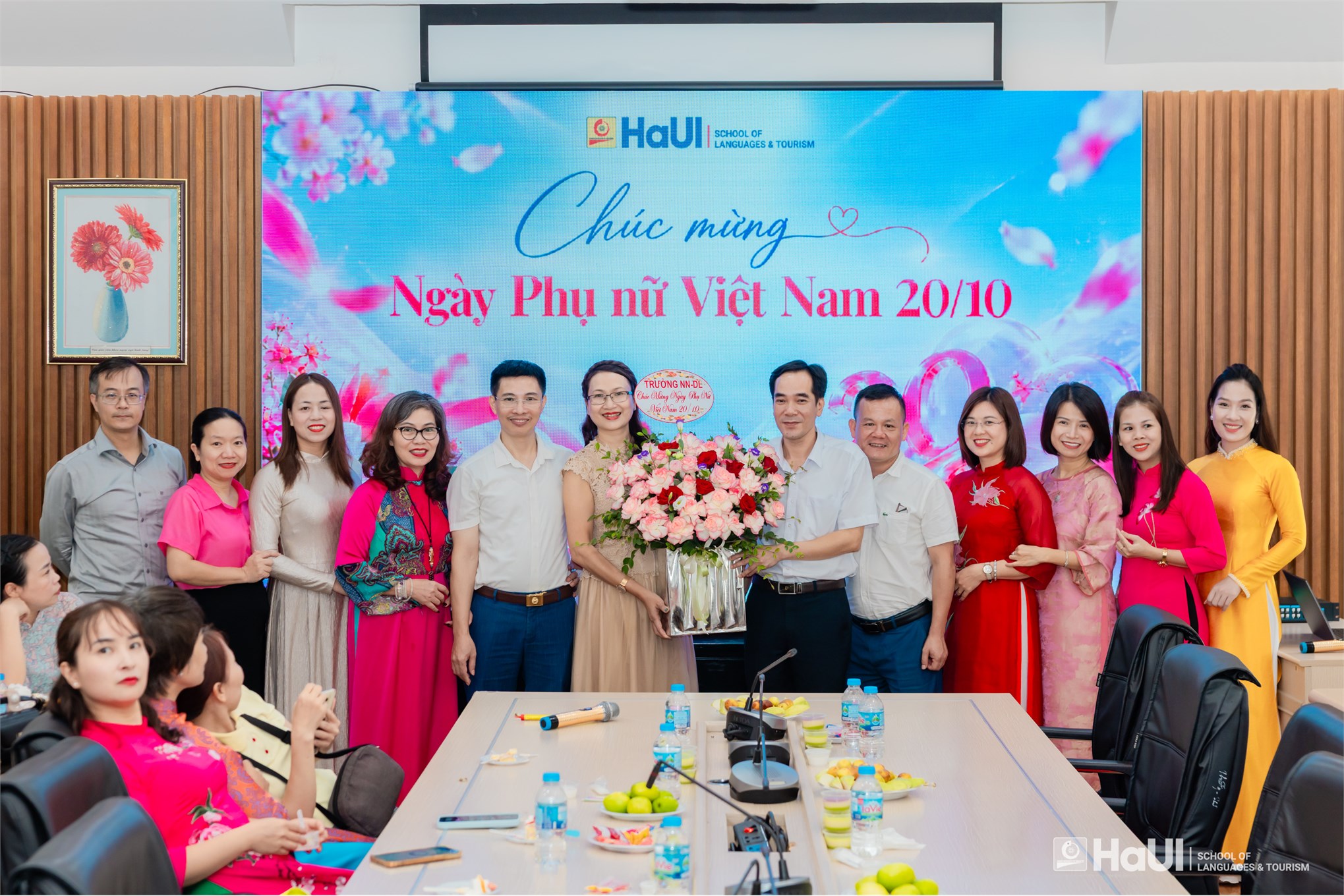 Rạng rỡ không khí ngày 20/10 tại Đại học Công nghiệp Hà Nội