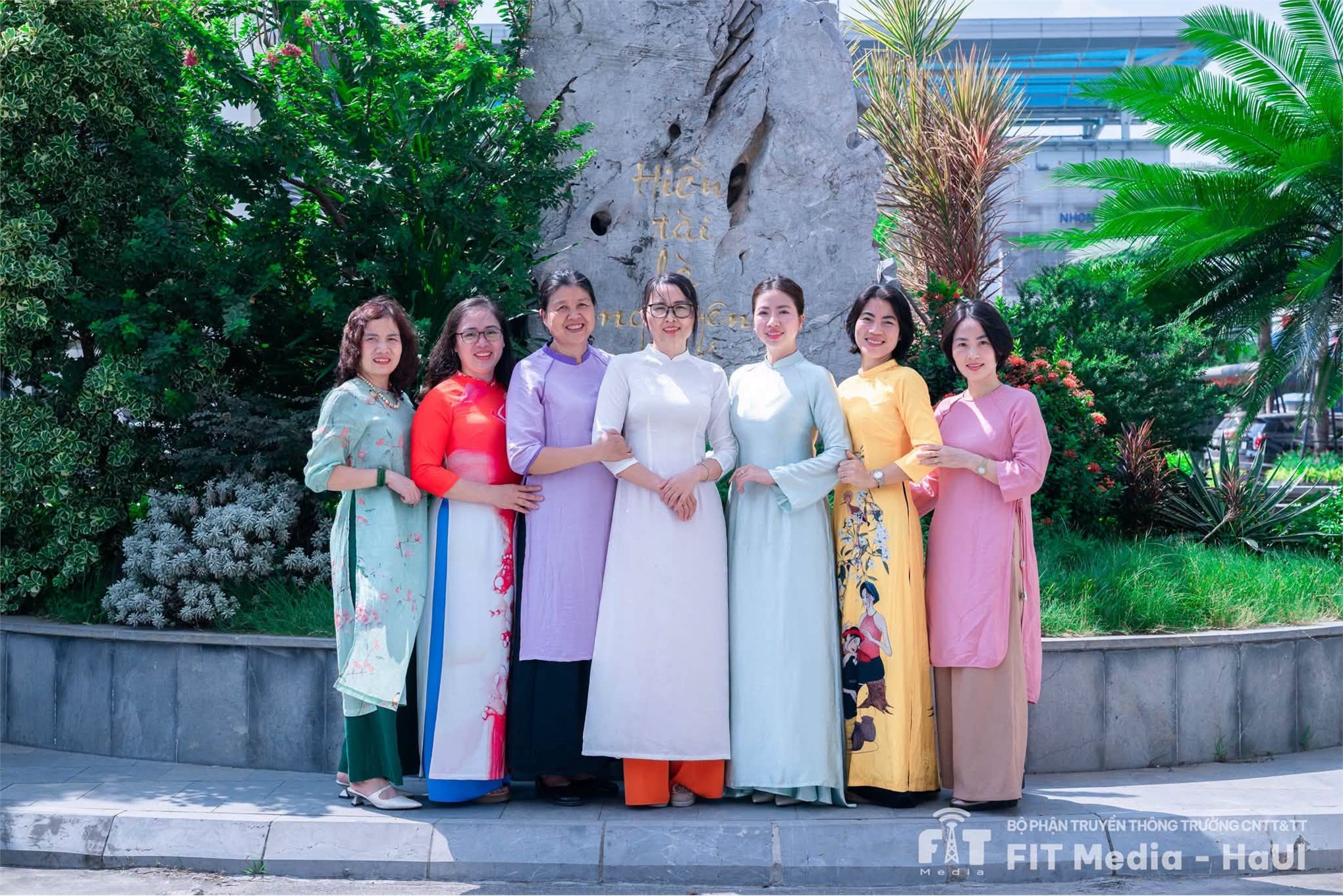 Rạng rỡ không khí ngày 20/10 tại Đại học Công nghiệp Hà Nội
