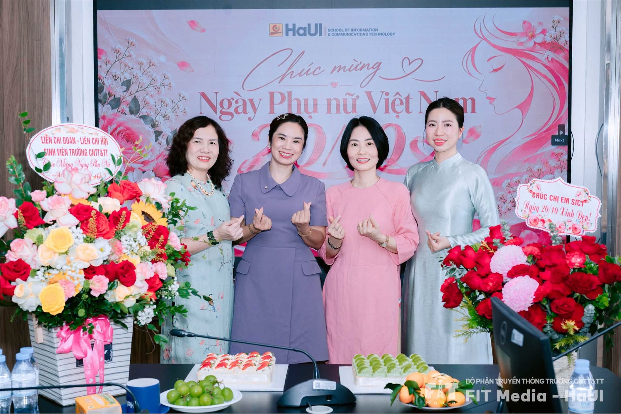 Rạng rỡ không khí ngày 20/10 tại Đại học Công nghiệp Hà Nội