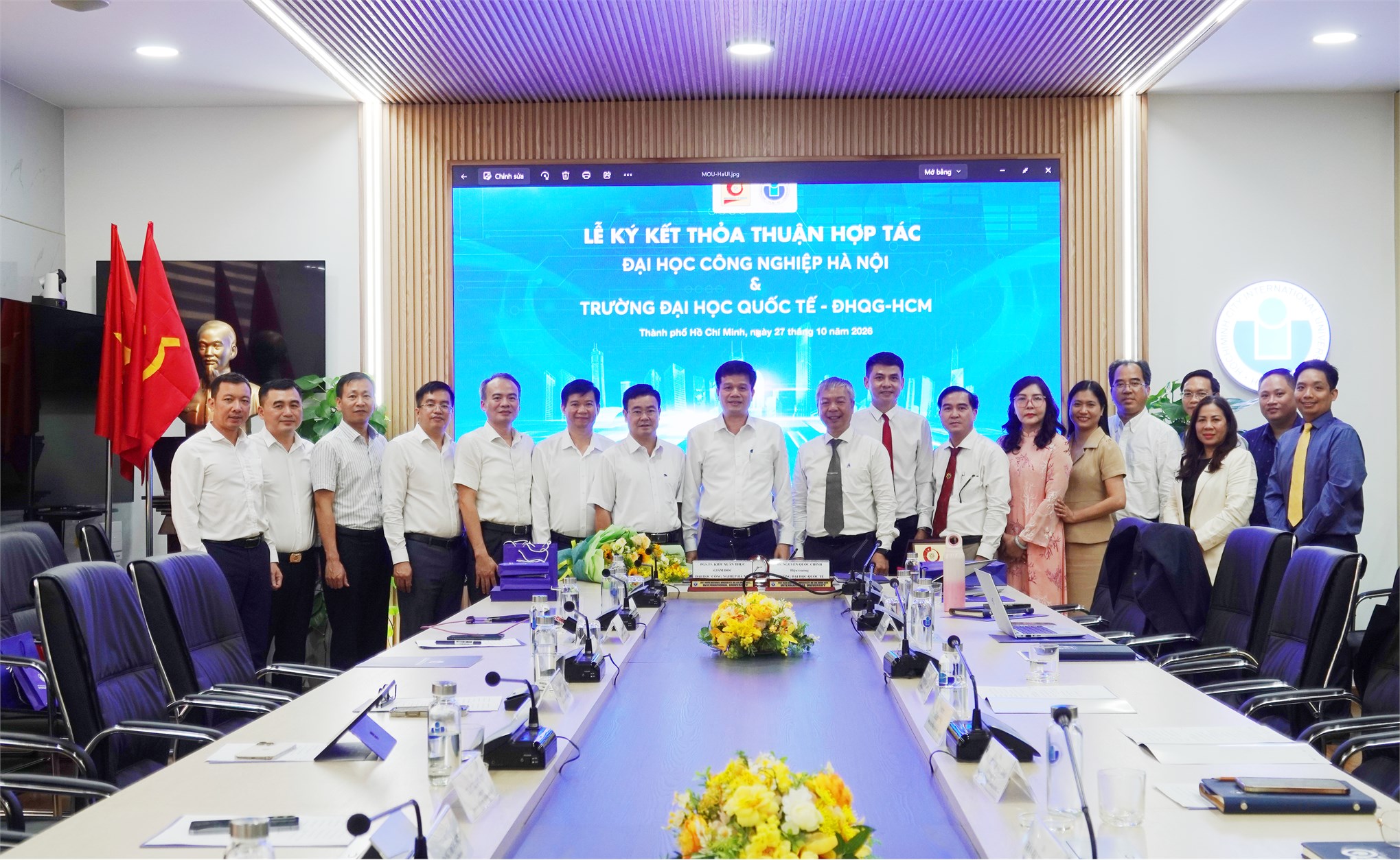 Đại học Công nghiệp Hà Nội và Trường Đại học Quốc tế (ĐHQG-HCM) ký kết thỏa thuận hợp tác