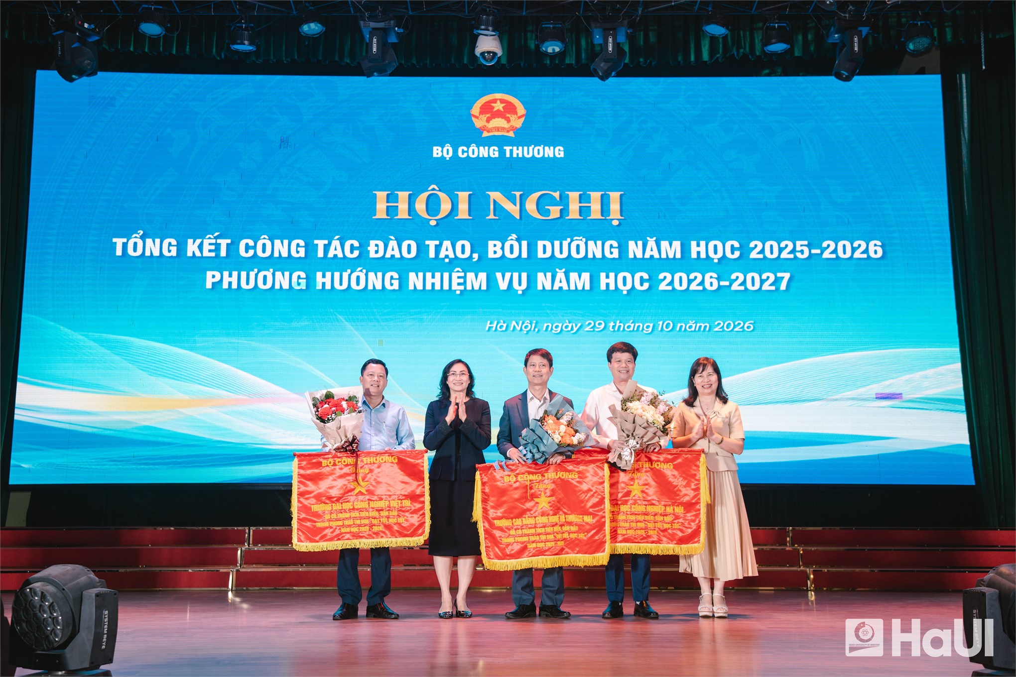 Hội nghị Tổng kết công tác đào tạo, bồi dưỡng của Bộ Công Thương năm 2026: HaUI vinh dự nhận Cờ thi đua và nhiều danh hiệu khen thưởng