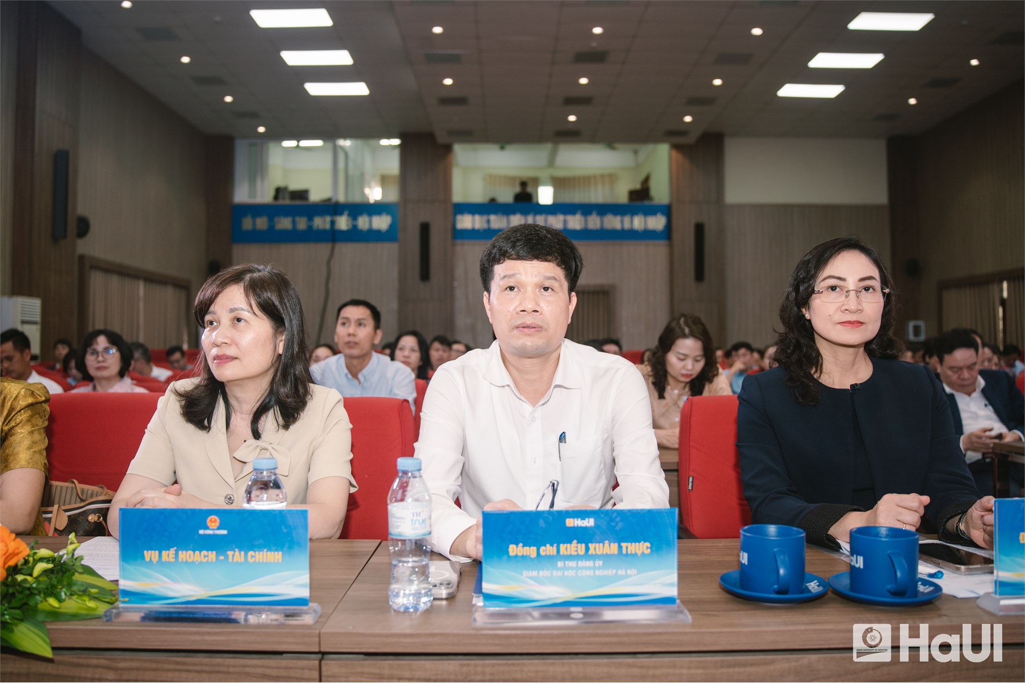 Hội nghị Tổng kết công tác đào tạo, bồi dưỡng của Bộ Công Thương năm 2026: HaUI vinh dự nhận Cờ thi đua và nhiều danh hiệu khen thưởng