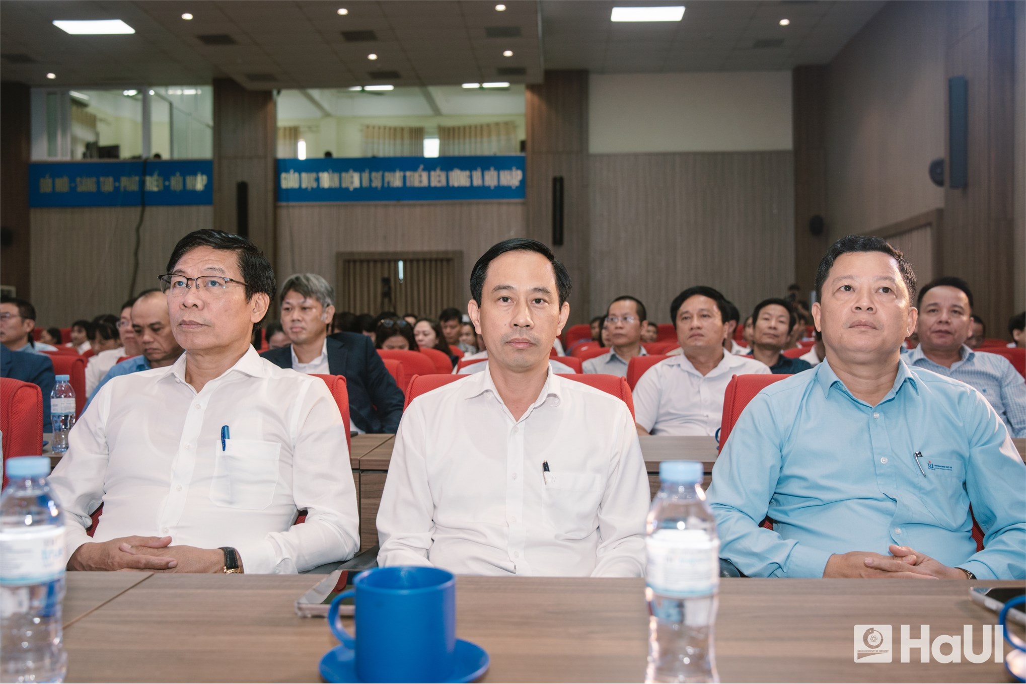 Hội nghị Tổng kết công tác đào tạo, bồi dưỡng của Bộ Công Thương năm 2026: HaUI vinh dự nhận Cờ thi đua và nhiều danh hiệu khen thưởng