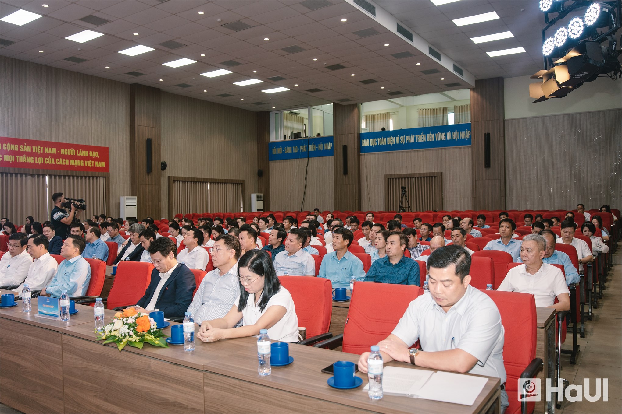 Hội nghị Tổng kết công tác đào tạo, bồi dưỡng của Bộ Công Thương năm 2026: HaUI vinh dự nhận Cờ thi đua và nhiều danh hiệu khen thưởng