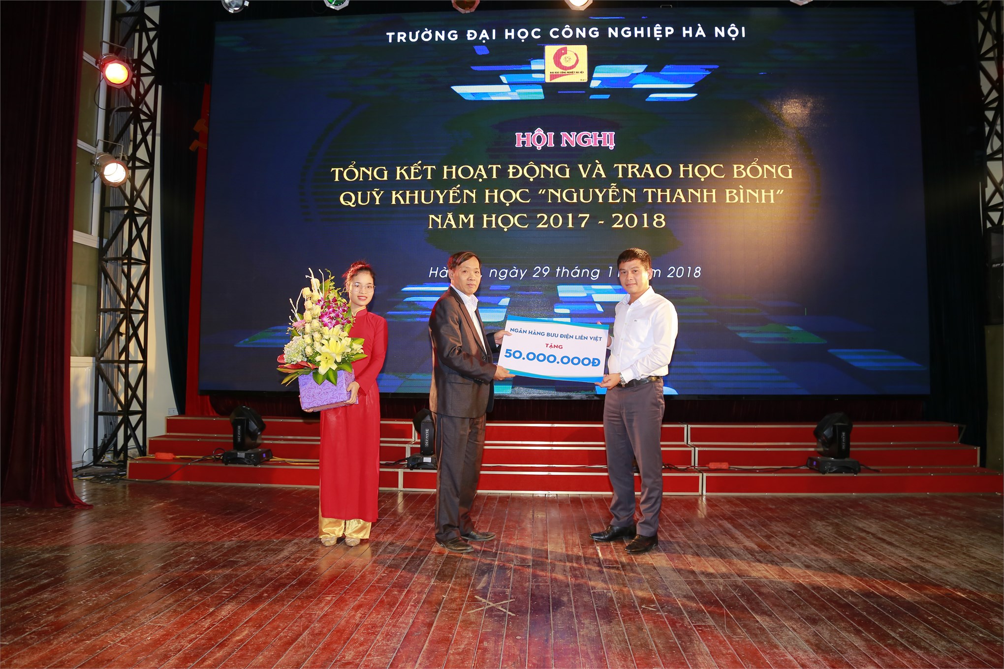 Tổng kết hoạt động và trao học bổng Quỹ khuyến học `Nguyễn Thanh Bình` năm học 2017-2018