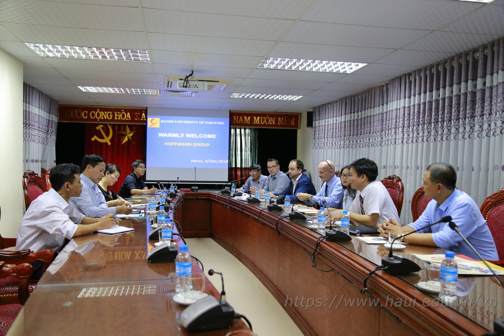 Hanoi University of Industry meets with Hoffman Group, Germany to discuss cooperation opportunities.