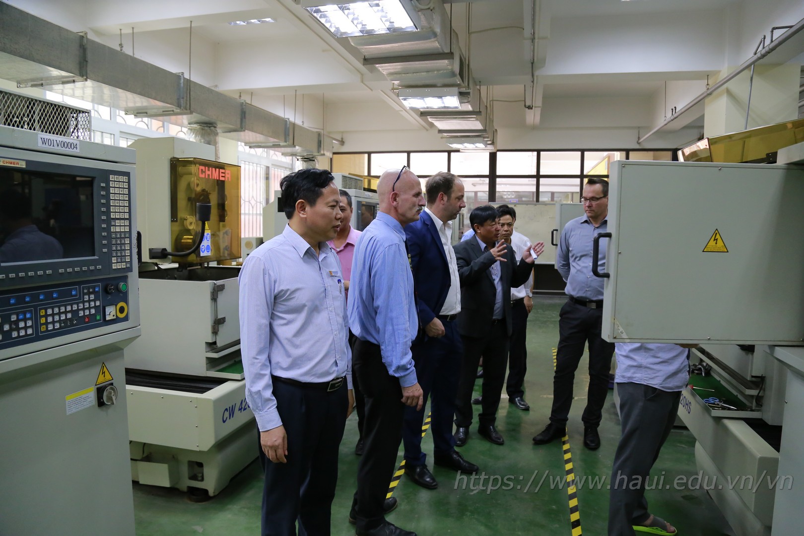 Hanoi University of Industry meets with Hoffman Group, Germany to discuss cooperation opportunities.