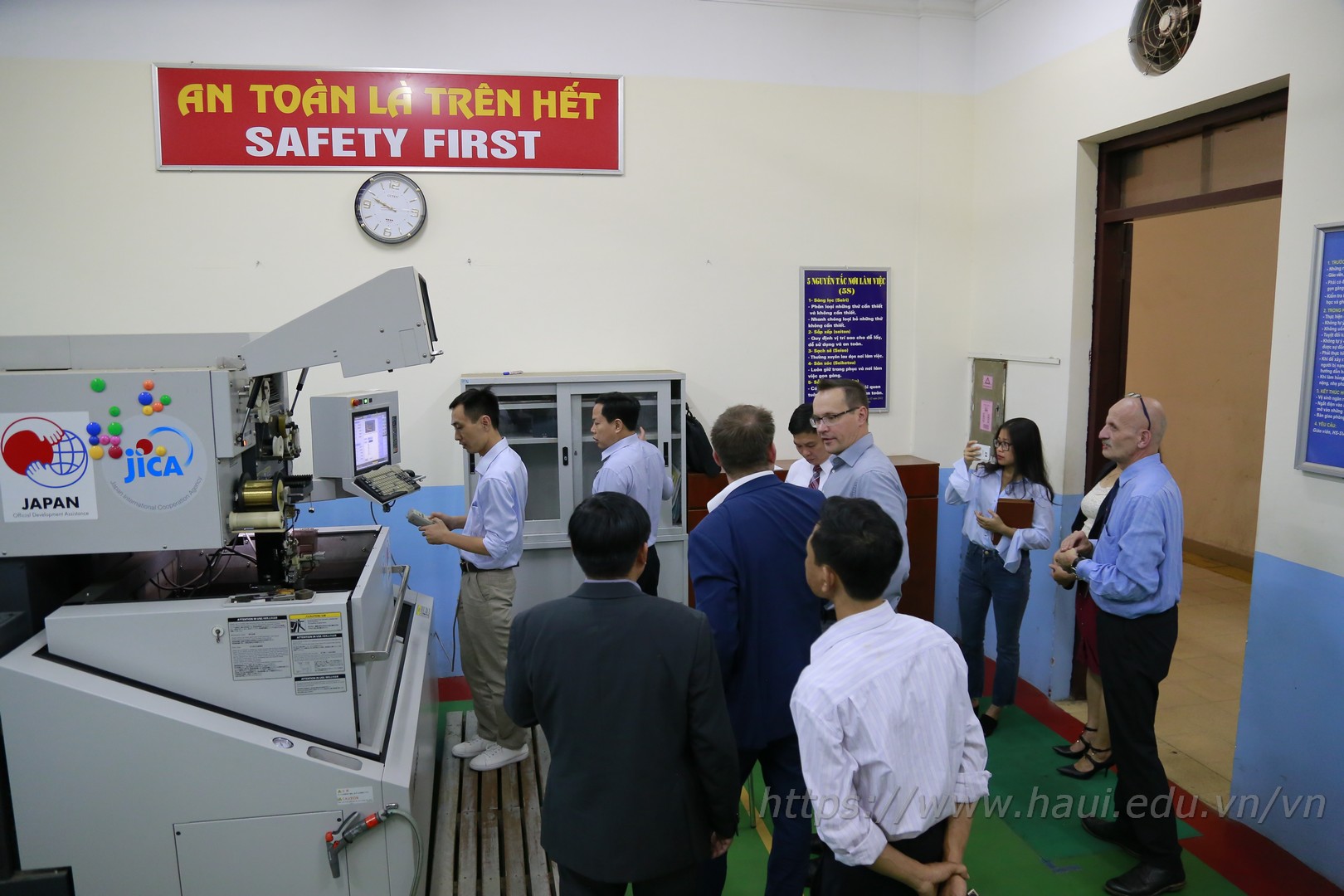 Hanoi University of Industry meets with Hoffman Group, Germany to discuss cooperation opportunities.