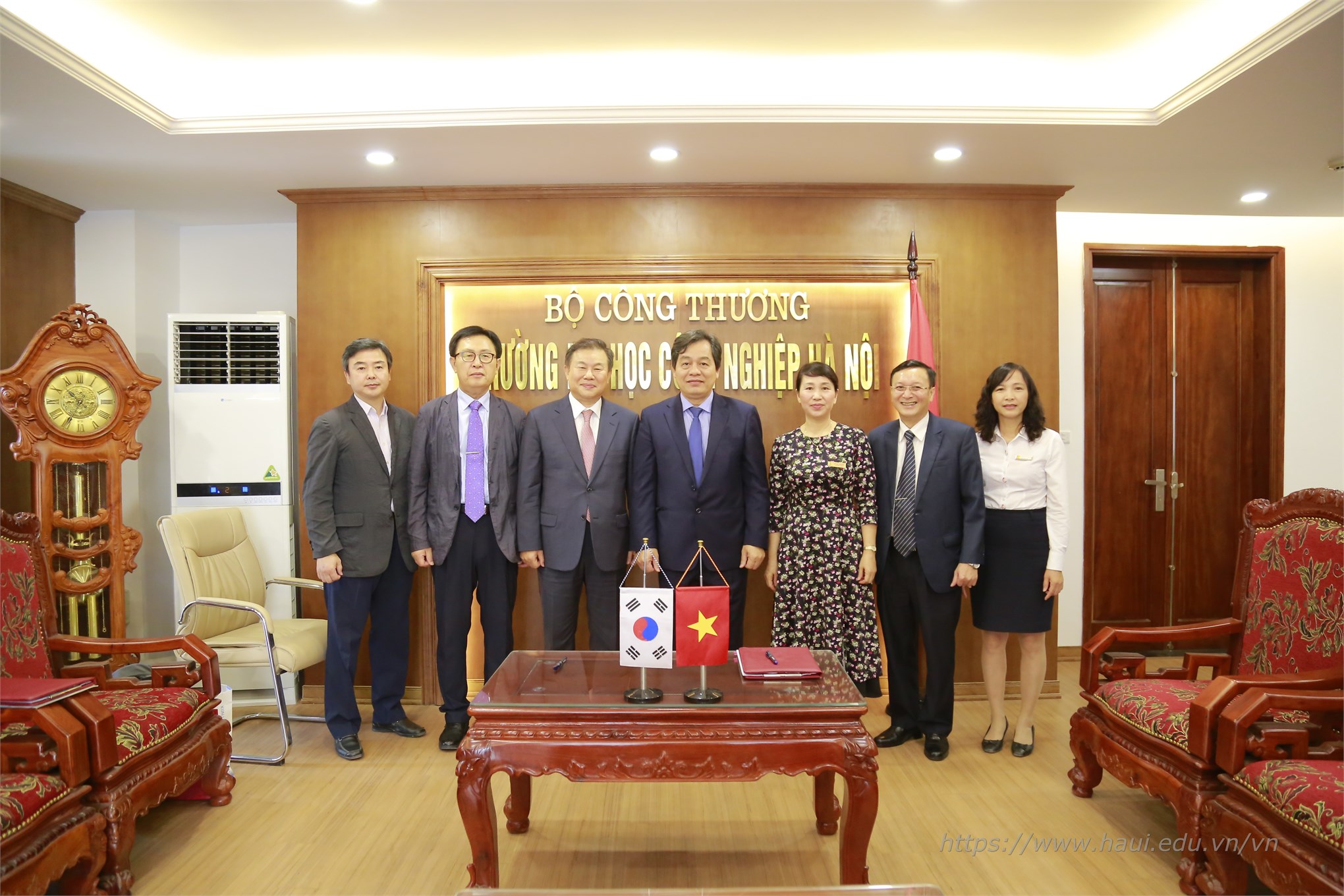 Hanoi University of Industry signed a cooperation agreement with Kunjang College - Korea