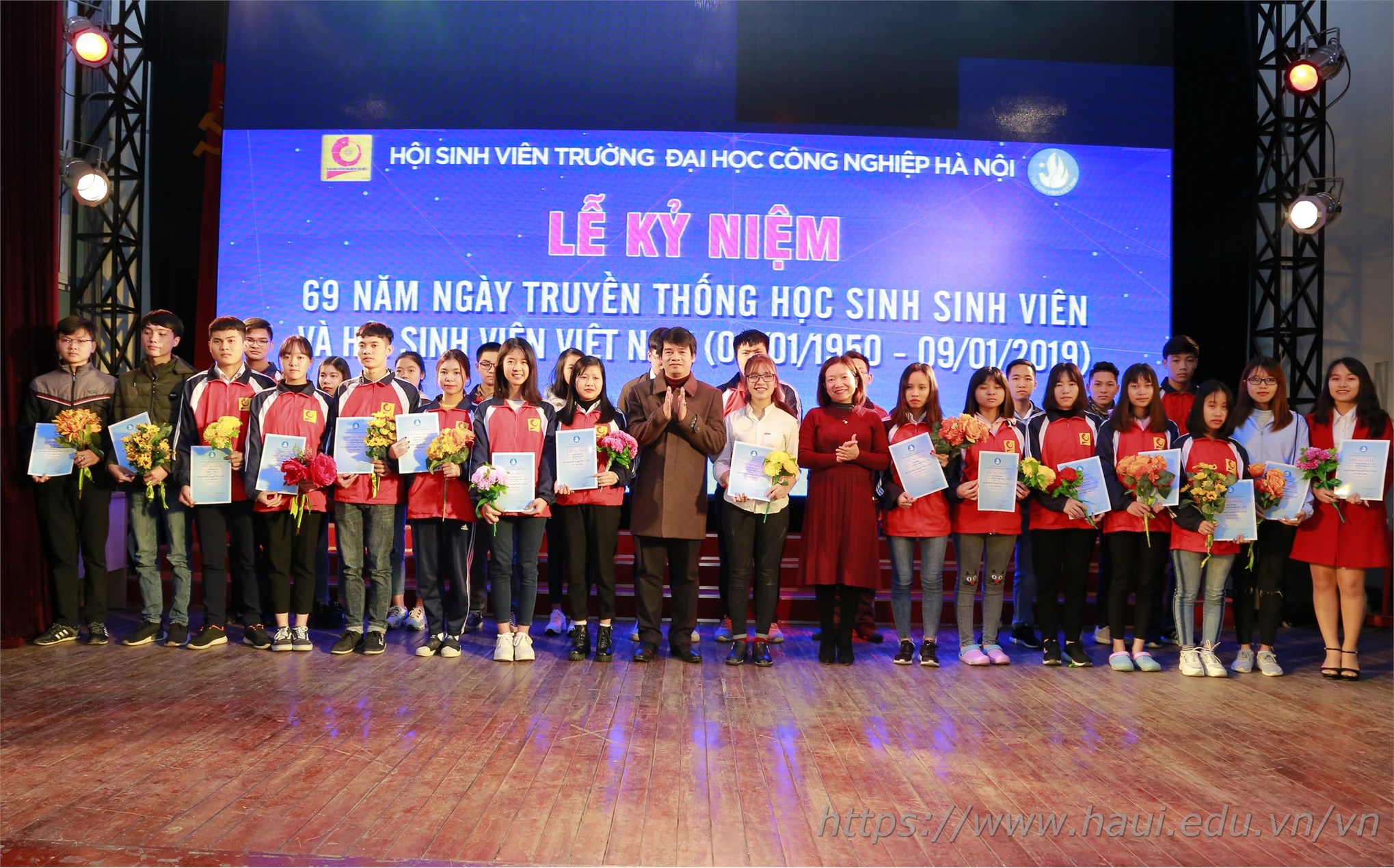 Chuỗi hoạt động chào mừng 69 năm Ngày truyền thống Học sinh Sinh viên và Hội Sinh viên Việt Nam
