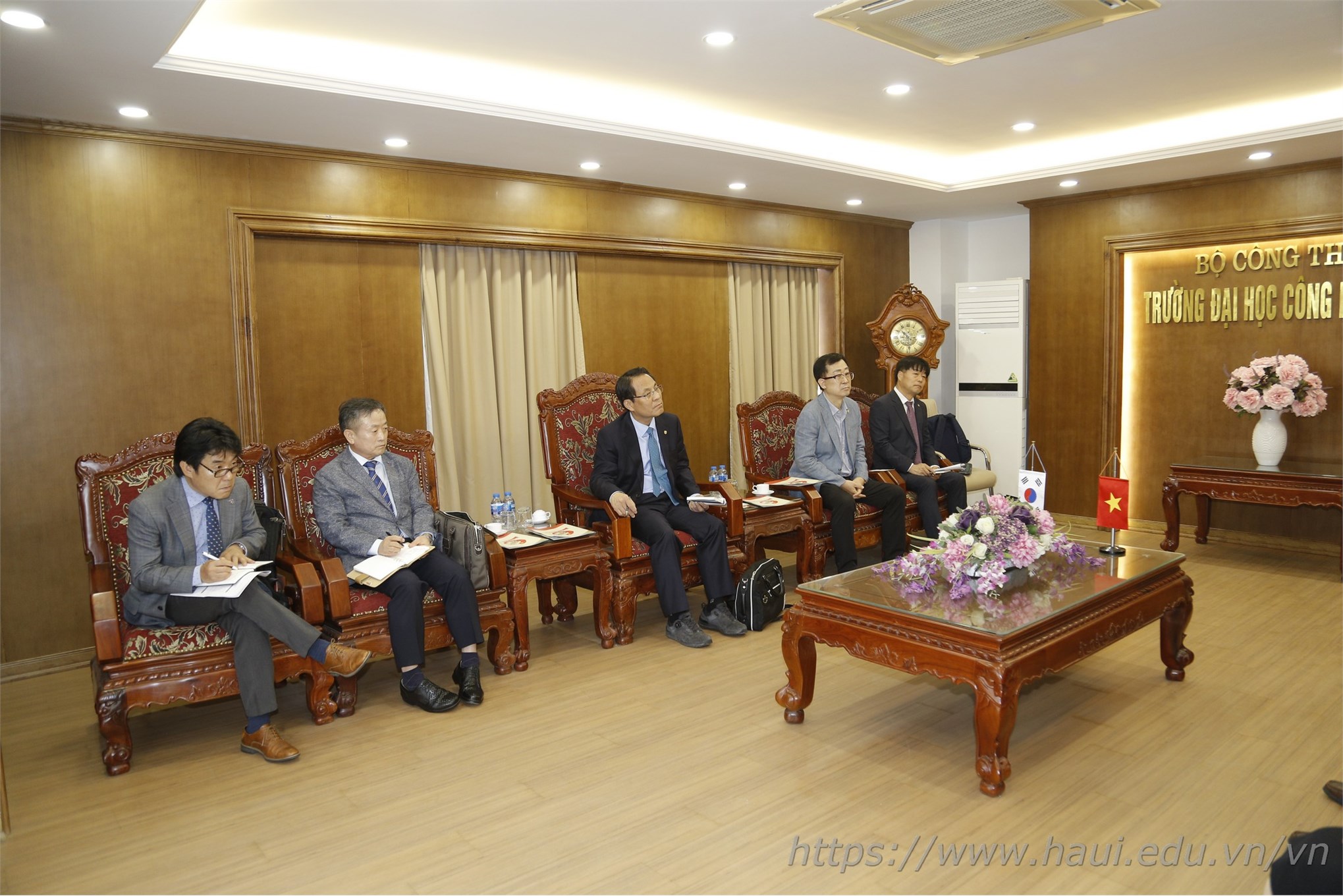 Hannam University, Korea paid a working visit to Hanoi University of Industry