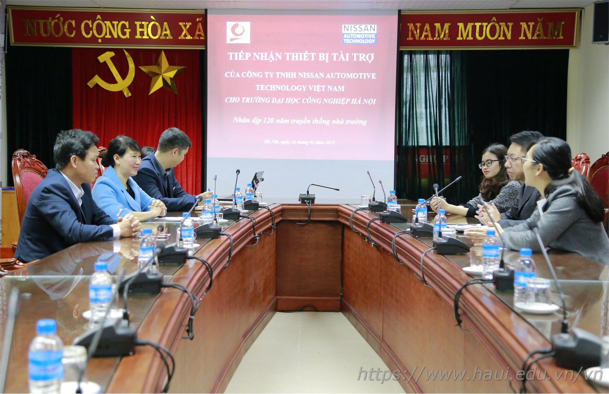 Trường Đại học Công nghiệp Hà Nội tiếp nhận thiết bị tài trợ của Công ty TNHH Nissan Automotive Technology Việt Nam