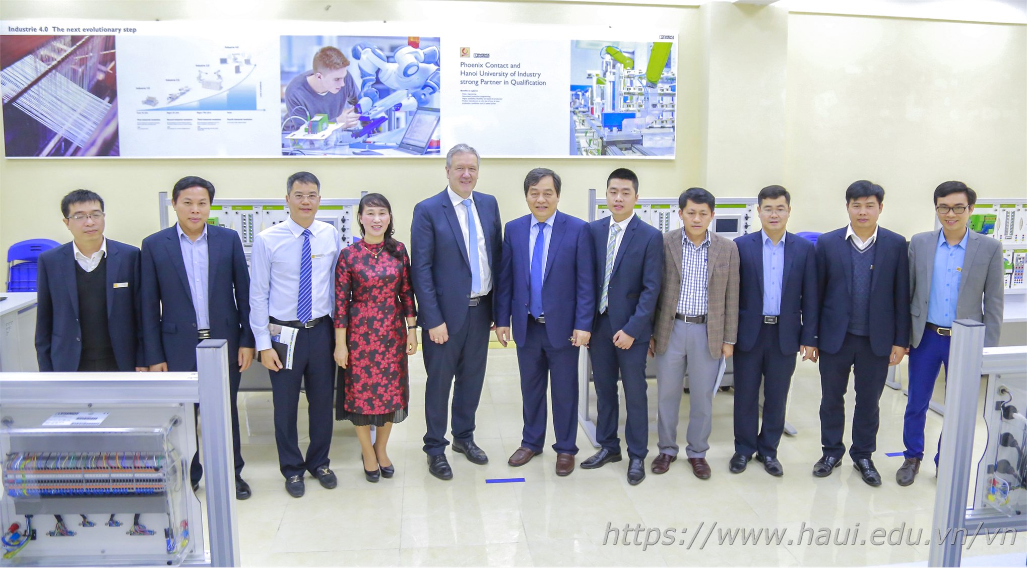 Lễ bàn giao thiết bị của Tập đoàn Phoenix Contact - CHLB Đức cho Trường Đại học Công nghiệp Hà Nội