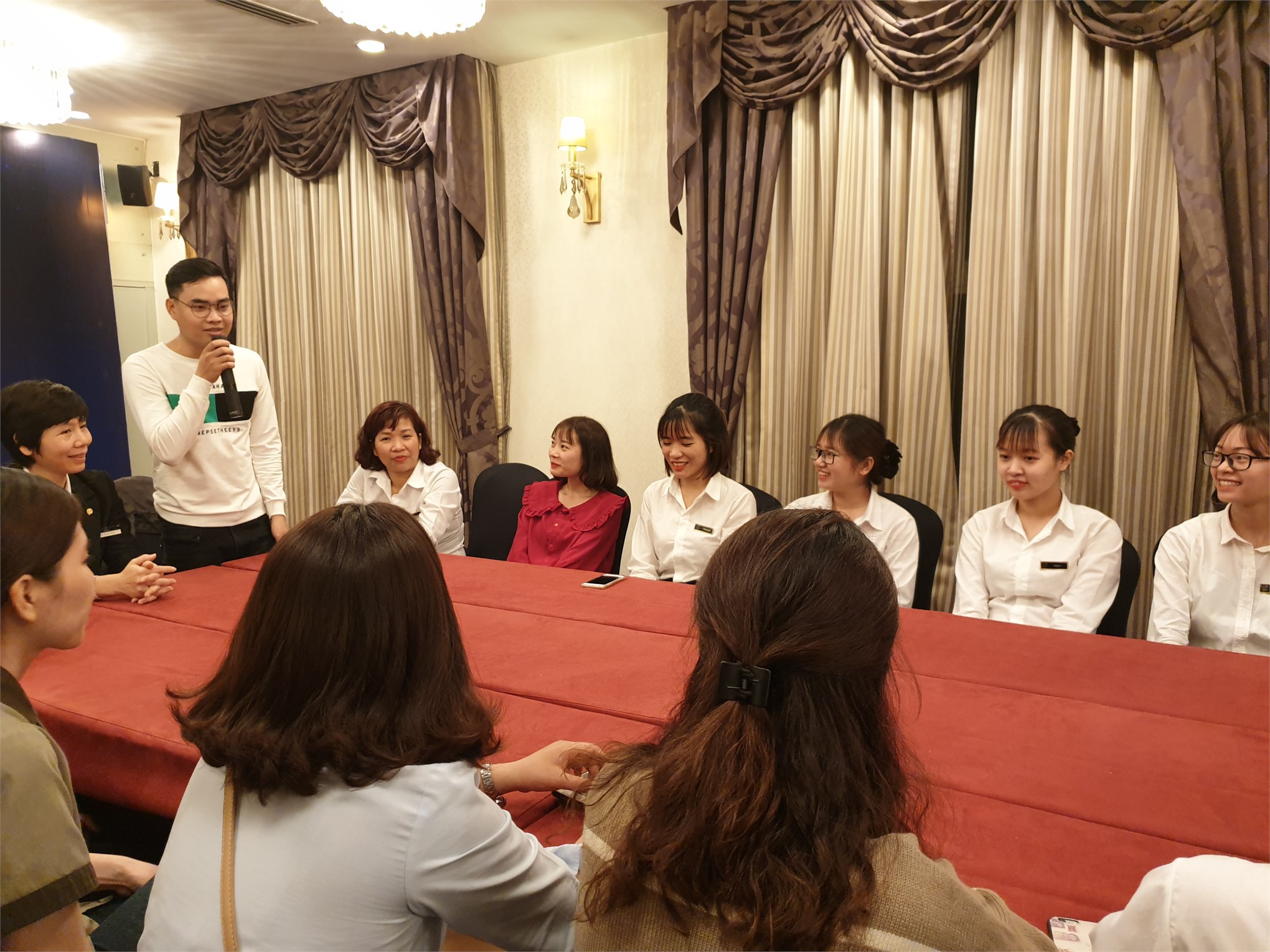 Sinh viên ĐH Khoa 10 kết thúc đợt thực tập tại Khách sạn Silkpath Hà Nội