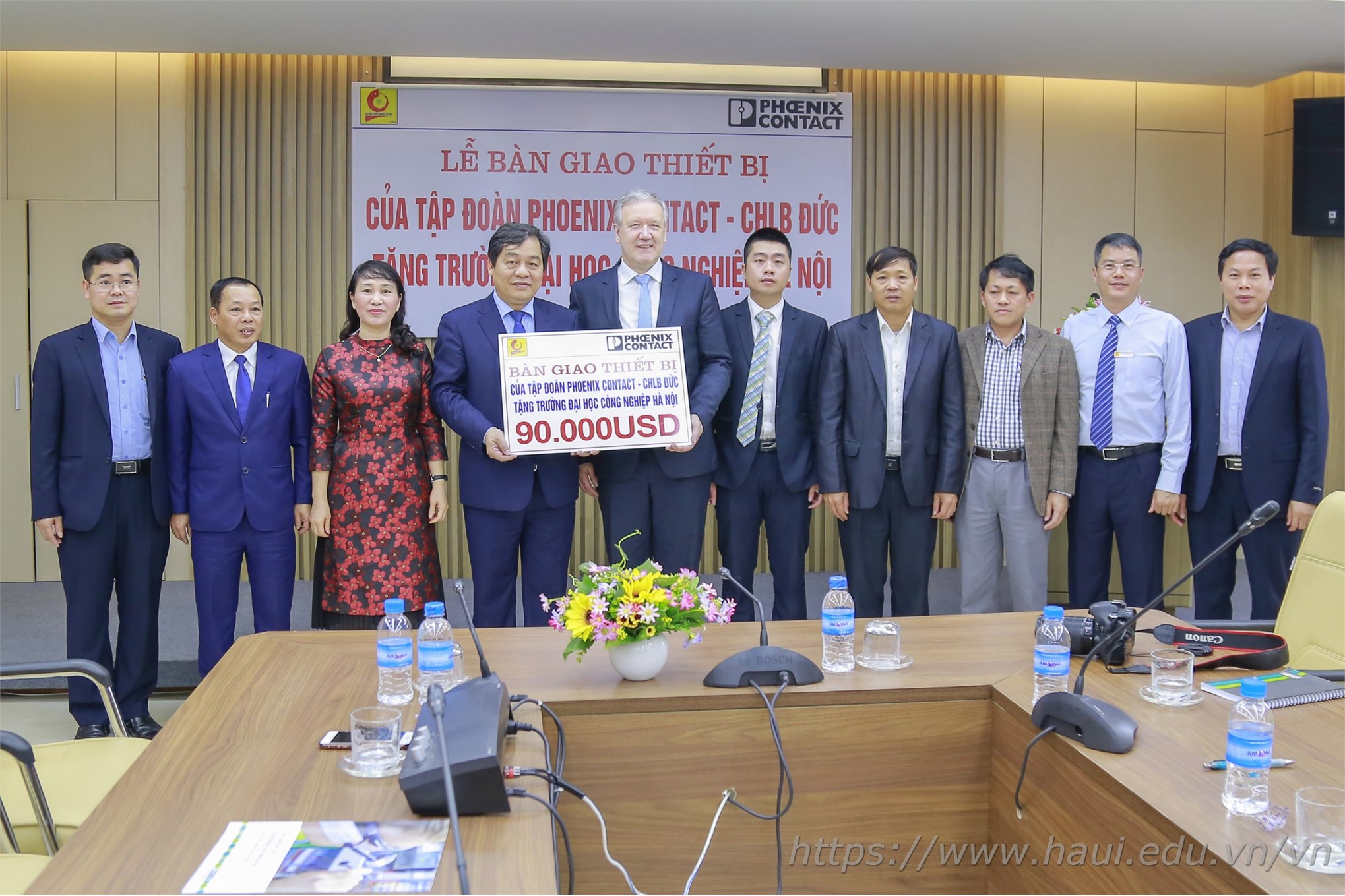 Equipment Handover Ceremony of Phoenix Contact Group - Germany to Hanoi University of Industry