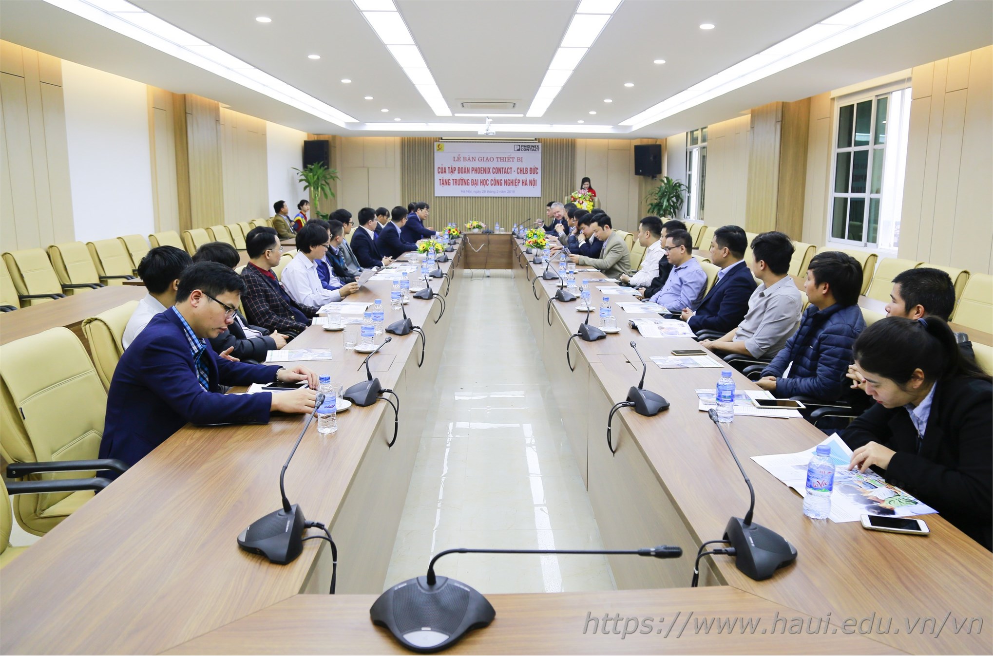 Equipment Handover Ceremony of Phoenix Contact Group - Germany to Hanoi University of Industry