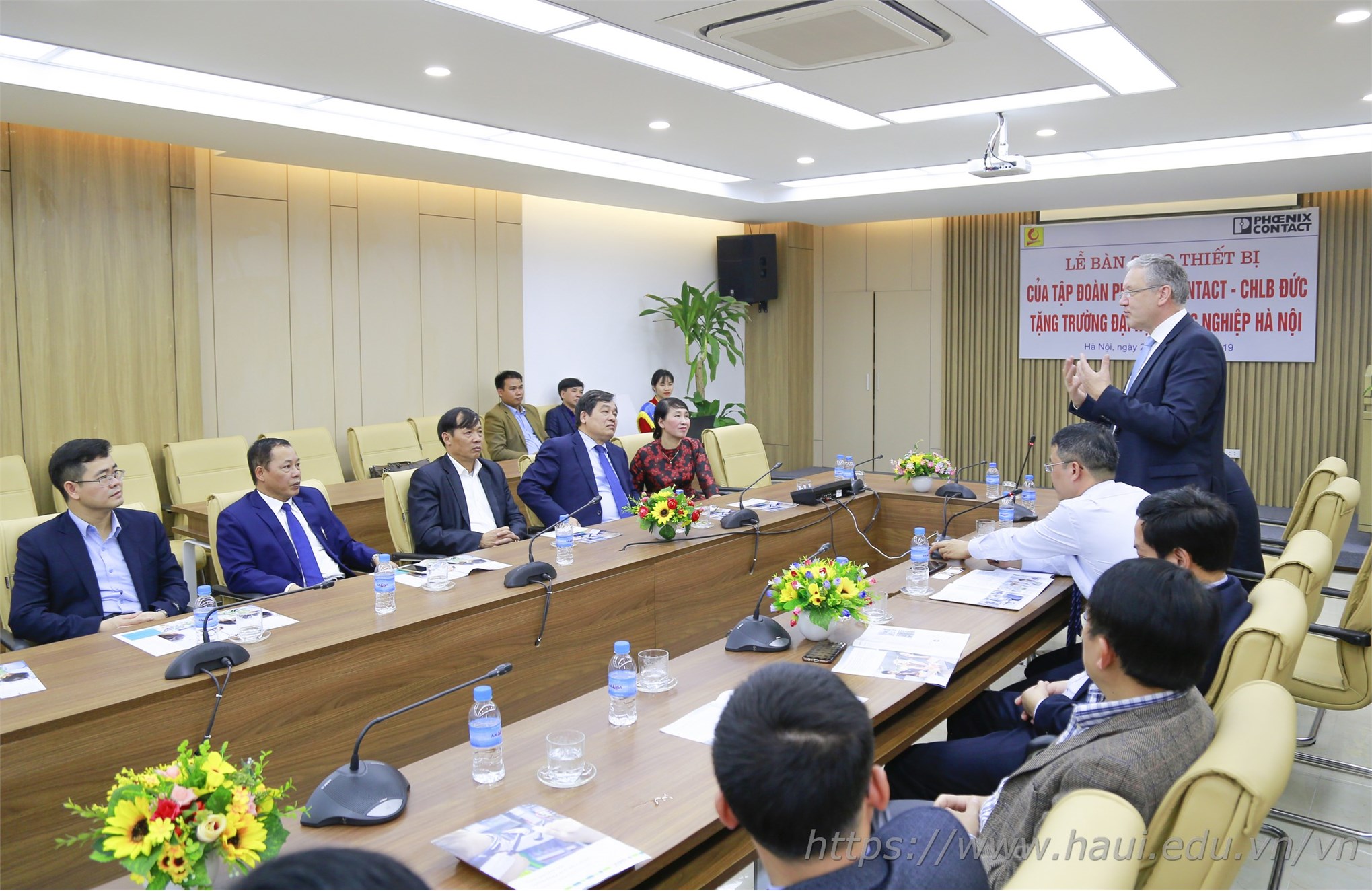 Equipment Handover Ceremony of Phoenix Contact Group - Germany to Hanoi University of Industry