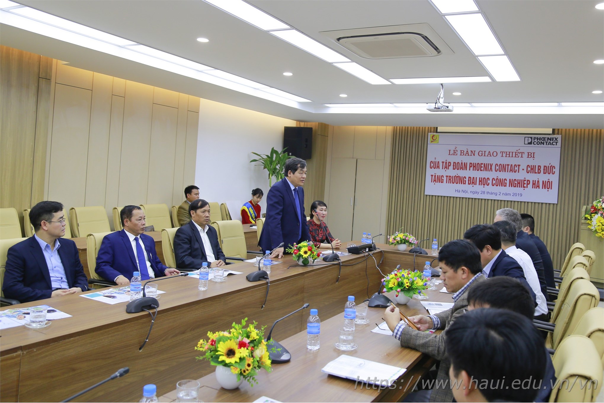 Equipment Handover Ceremony of Phoenix Contact Group - Germany to Hanoi University of Industry