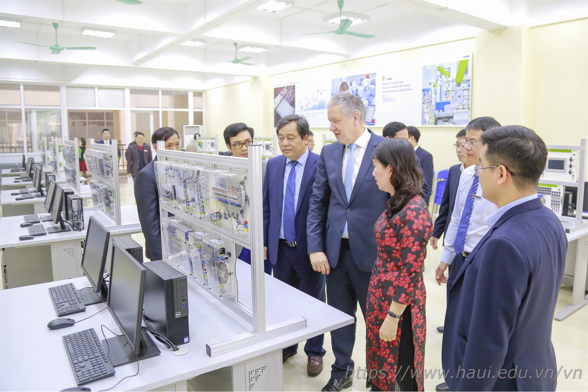 Equipment Handover Ceremony of Phoenix Contact Group - Germany to Hanoi University of Industry