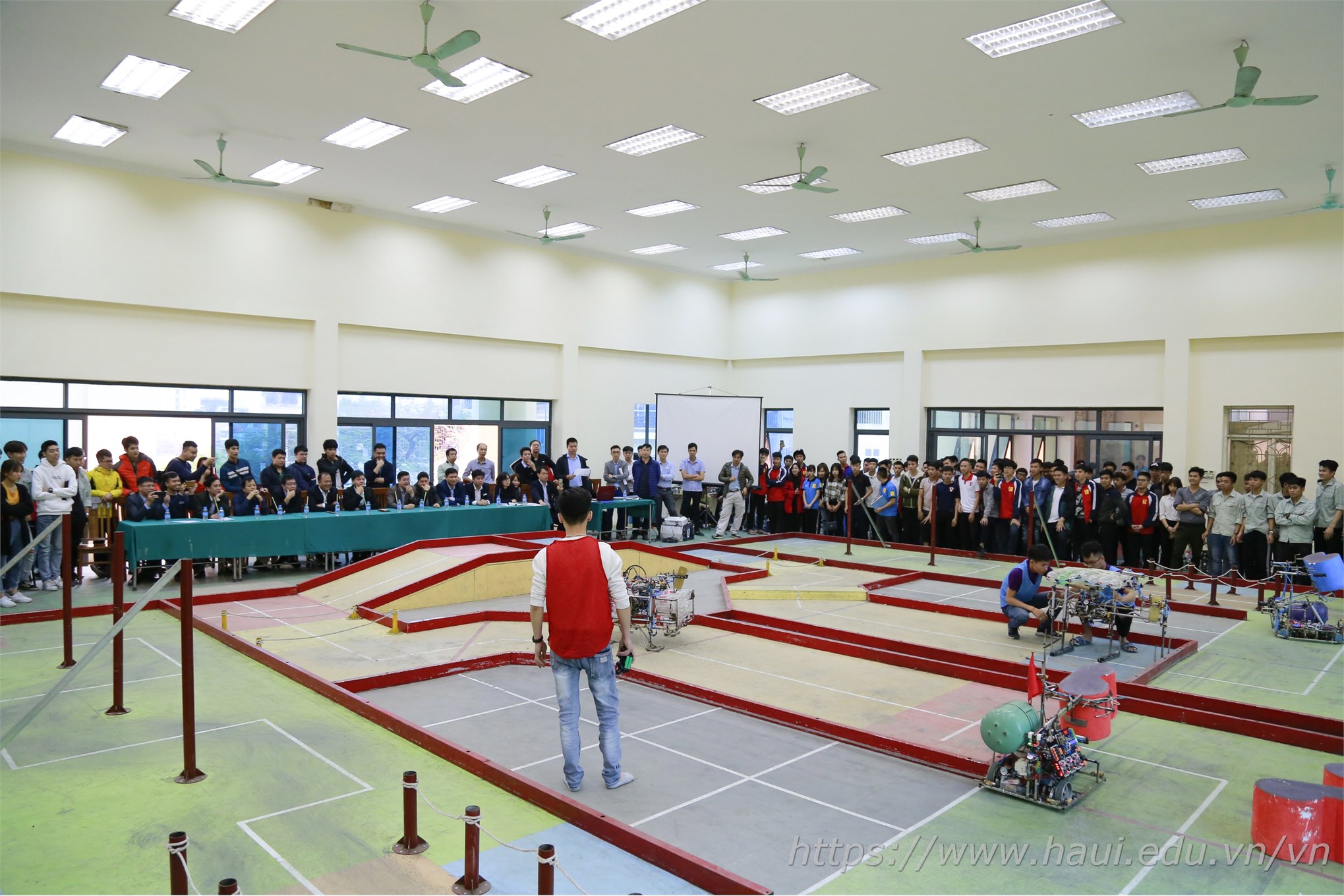 Thi đấu vòng loại cấp Trường cuộc thi “Sáng tạo Robot Việt Nam 2019”