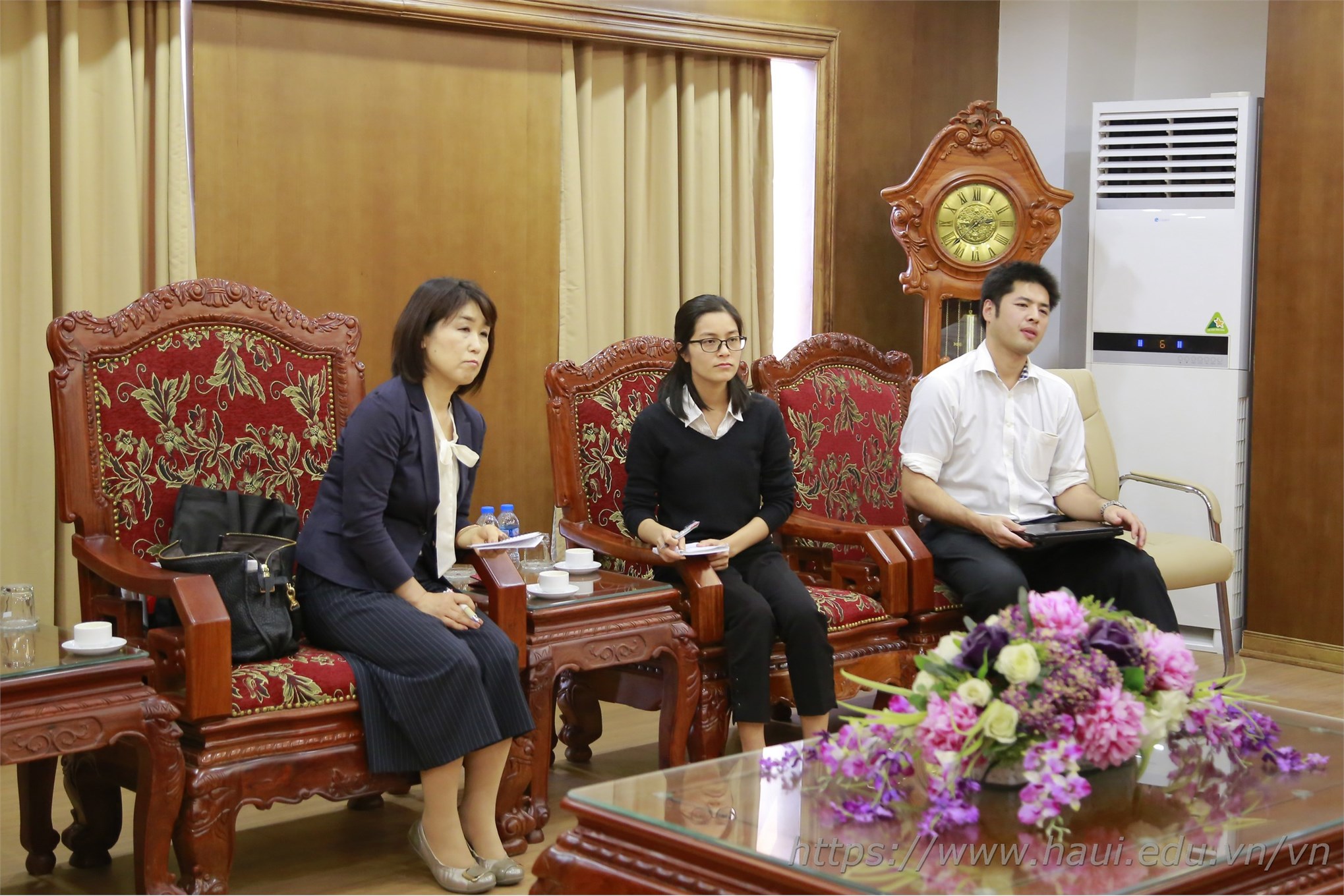 Welcoming Japanese language specialist to pay a working visit at Hanoi University of Industry