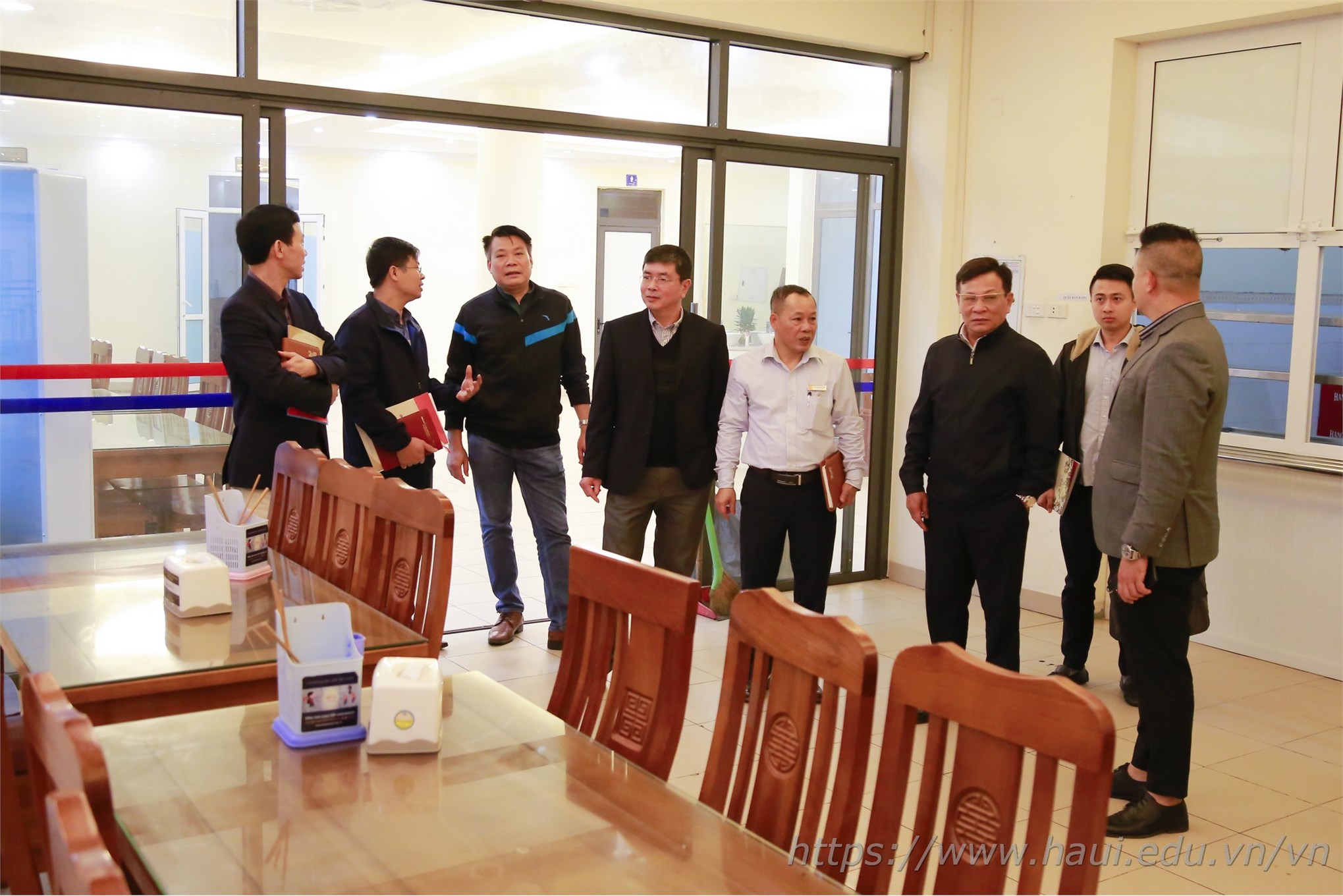 Đoàn cán bộ Học viện Chính sách và Phát triển thăm và làm việc tại Đại học Công nghiệp Hà Nội