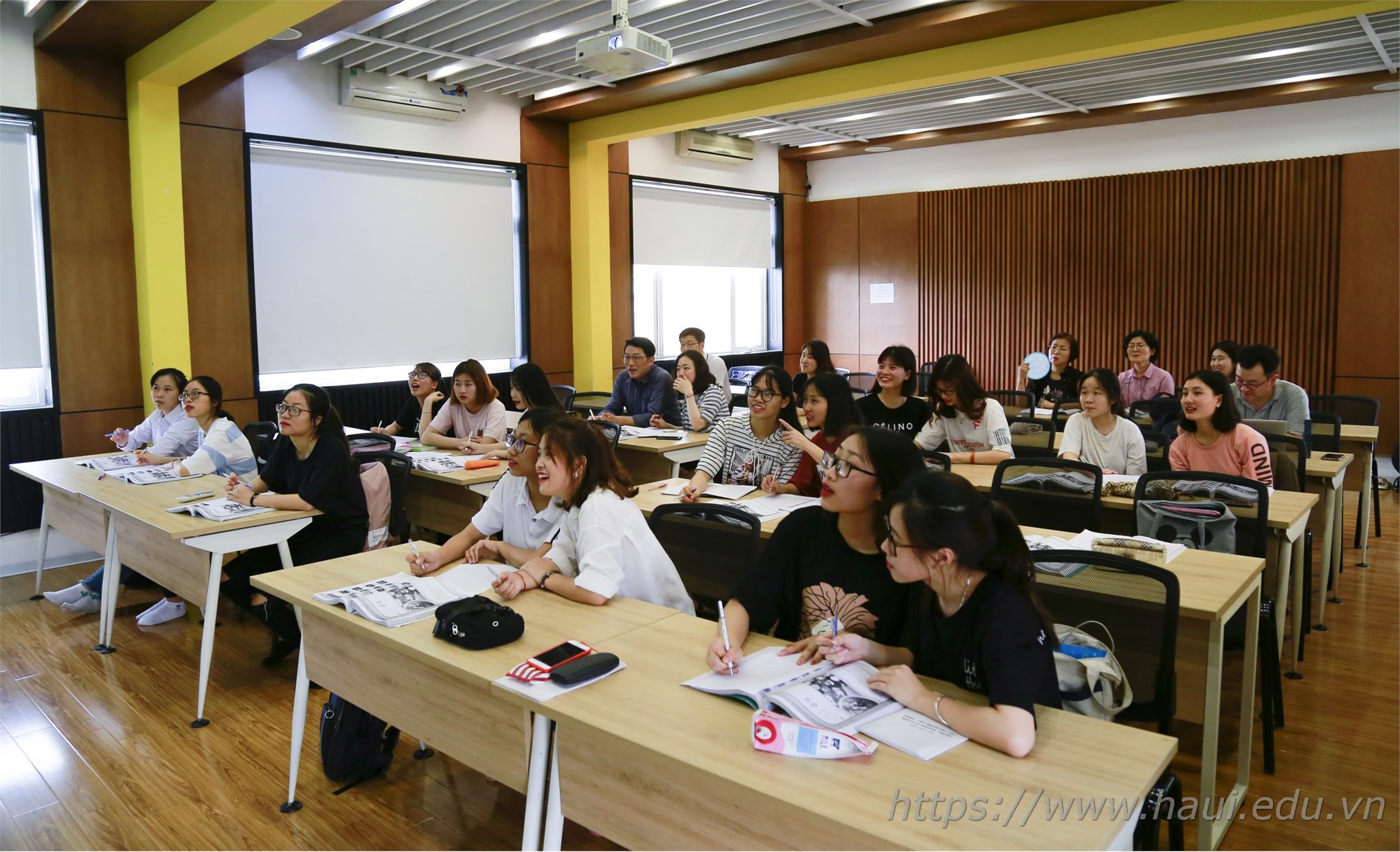 Giao lưu ngôn ngữ tiếng Hàn với giảng viên và sinh viên trường Đại học quốc gia Seoul - Hàn Quốc