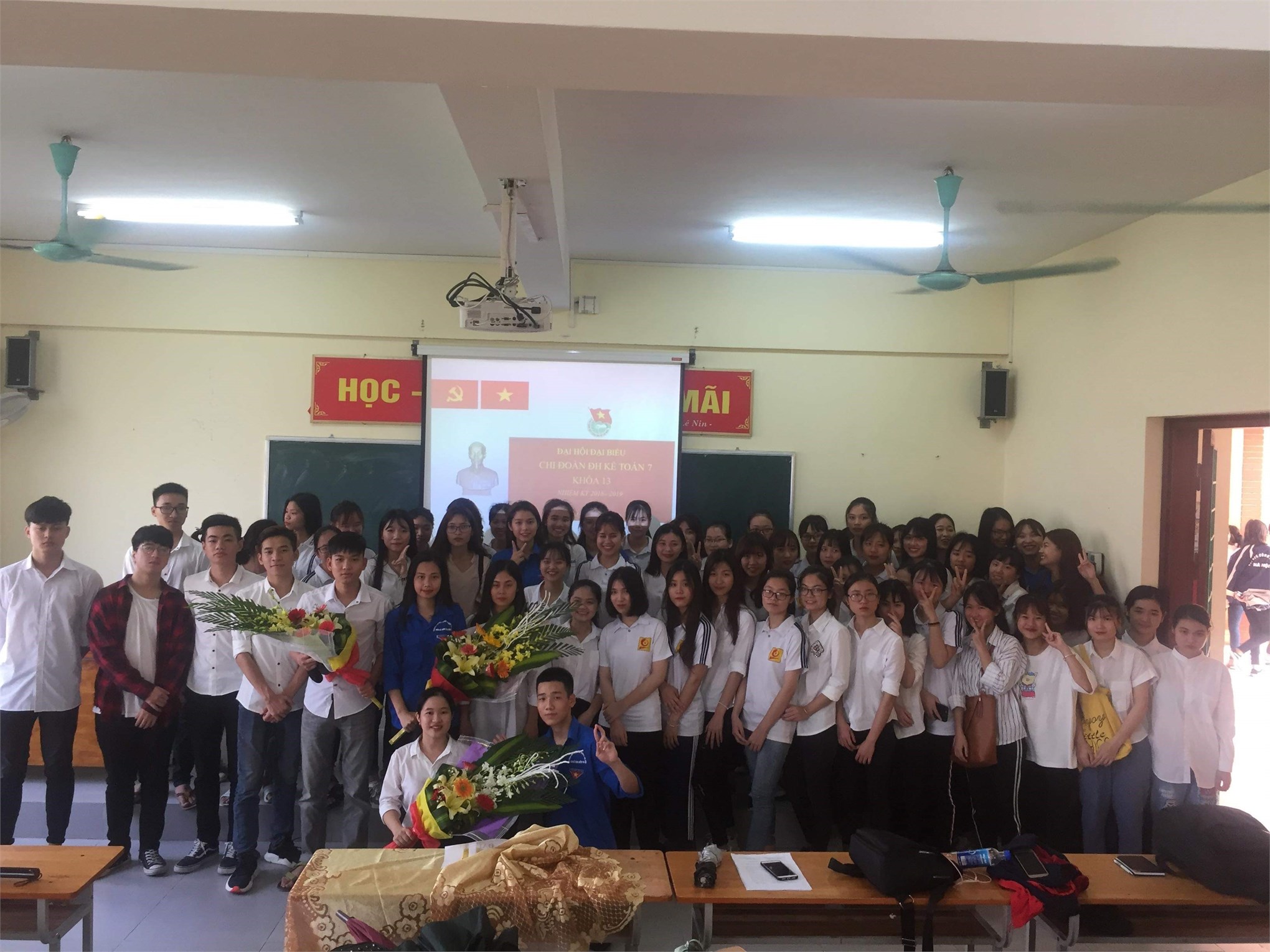 Đại hội chi đoàn- Chi đoàn Đại học kế toán khóa 13