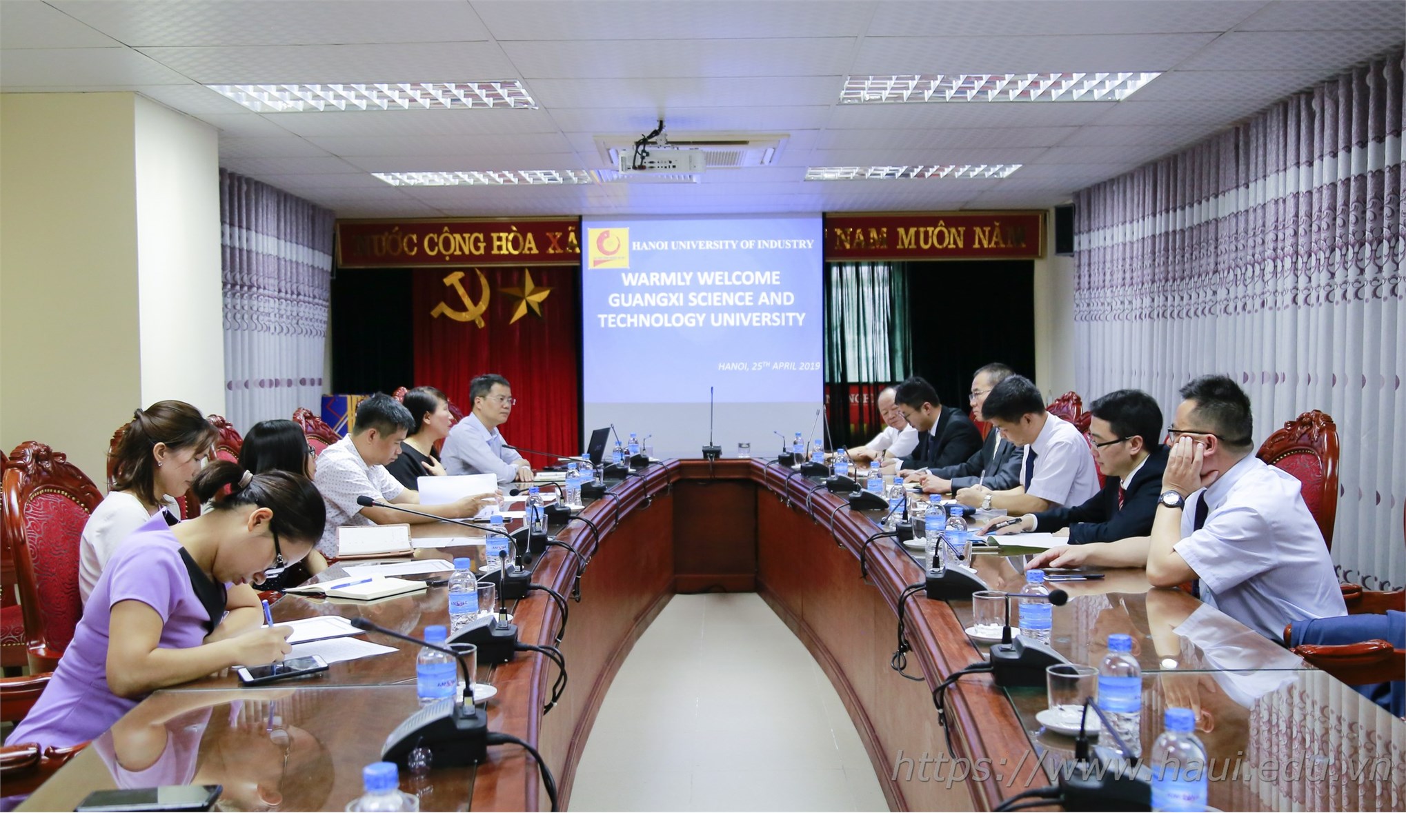 Guangxi University of Science and Technology, China paid a working visit to Hanoi University of Industry