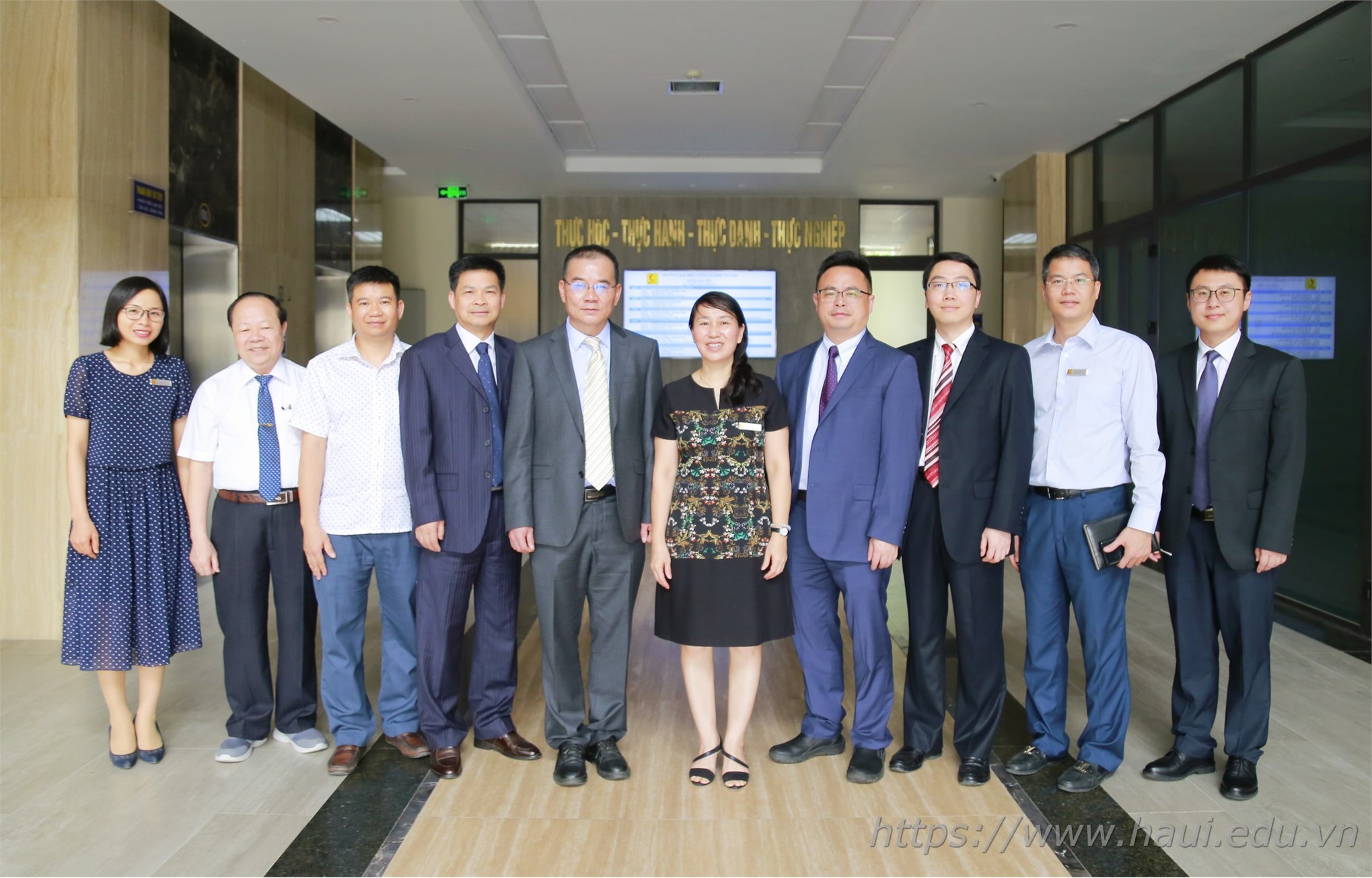 Guangxi University of Science and Technology, China paid a working visit to Hanoi University of Industry